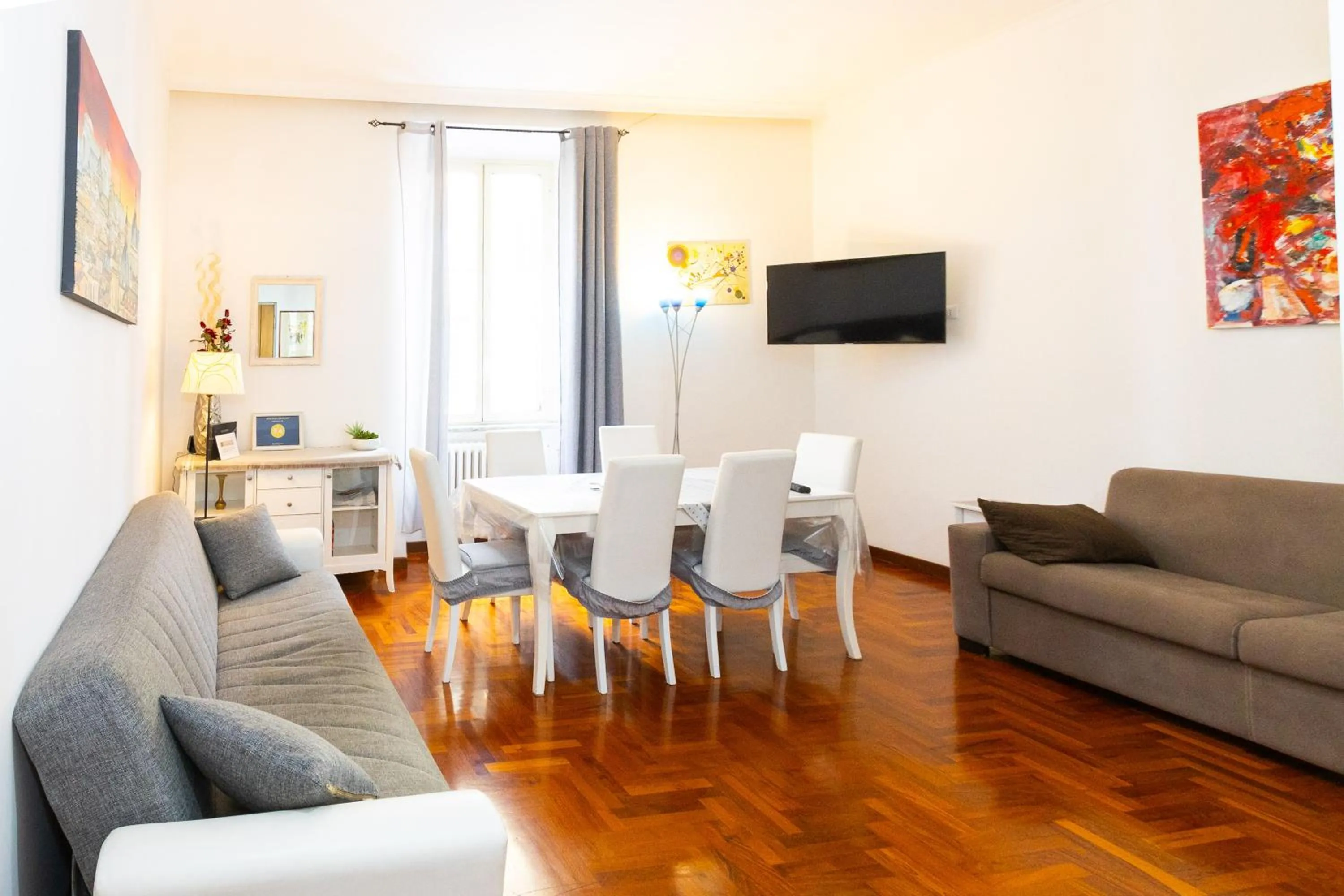 Communal lounge/ TV room in Vespasiano 49