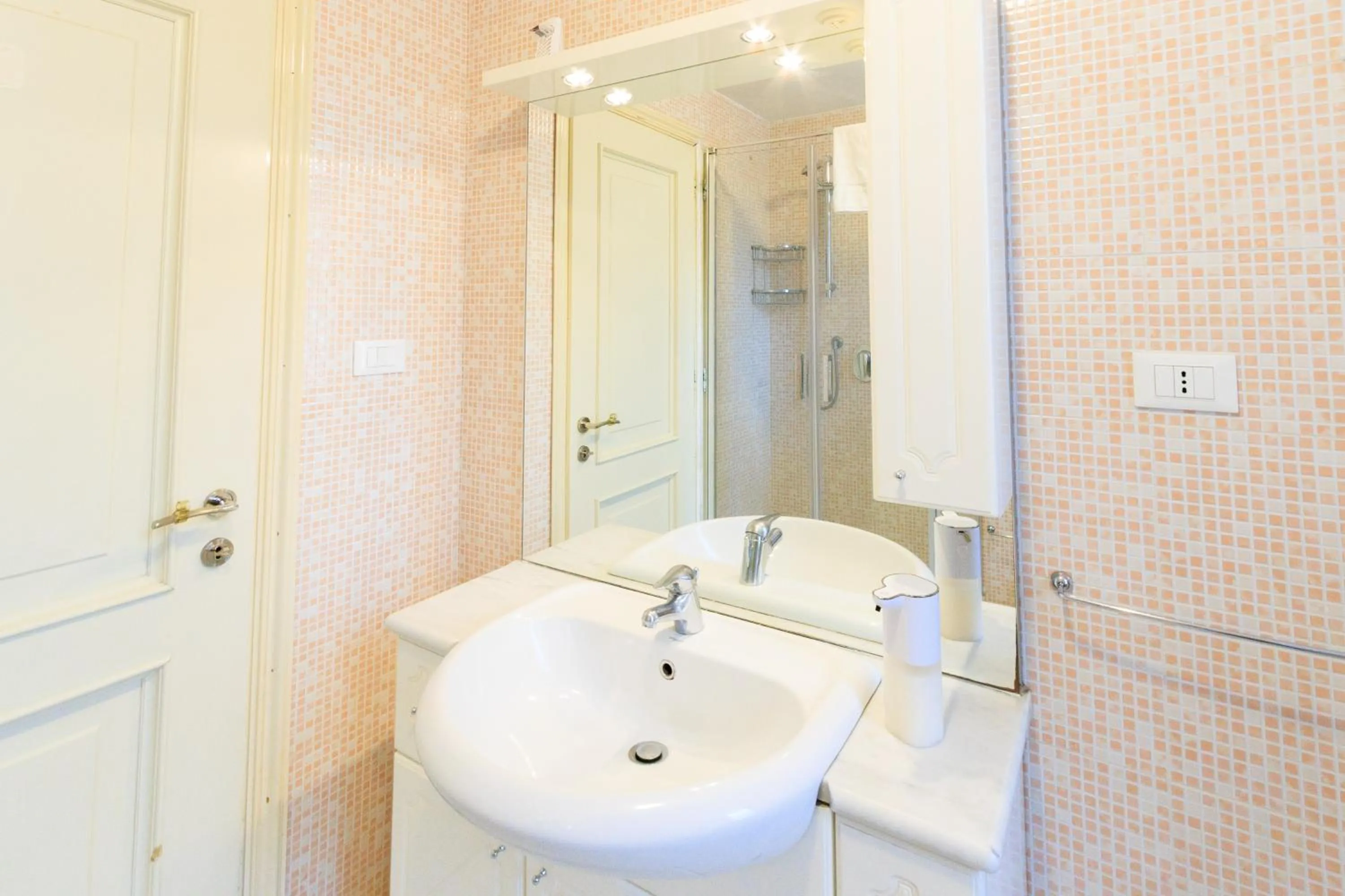 Bathroom in Vespasiano 49
