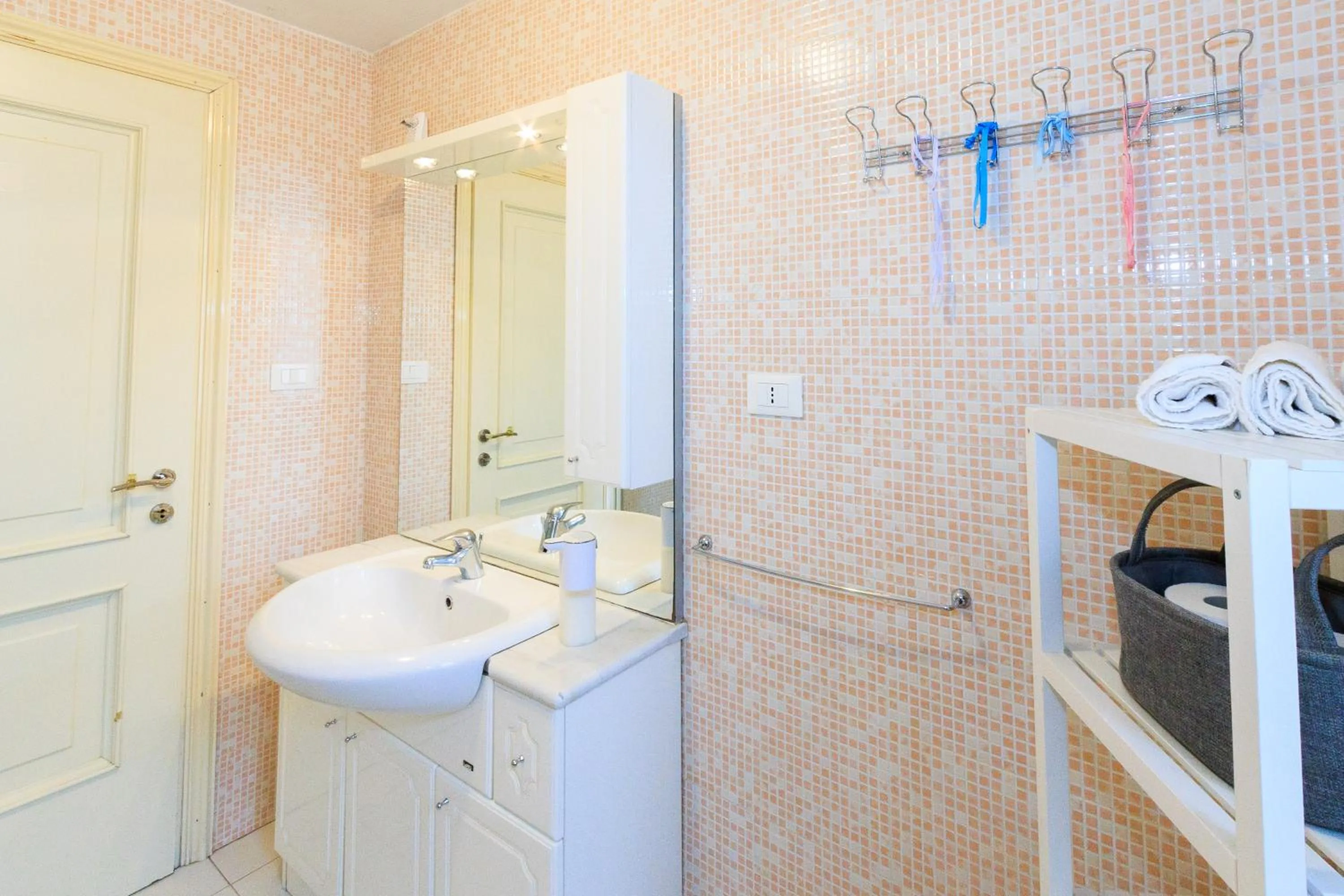Bathroom in Vespasiano 49