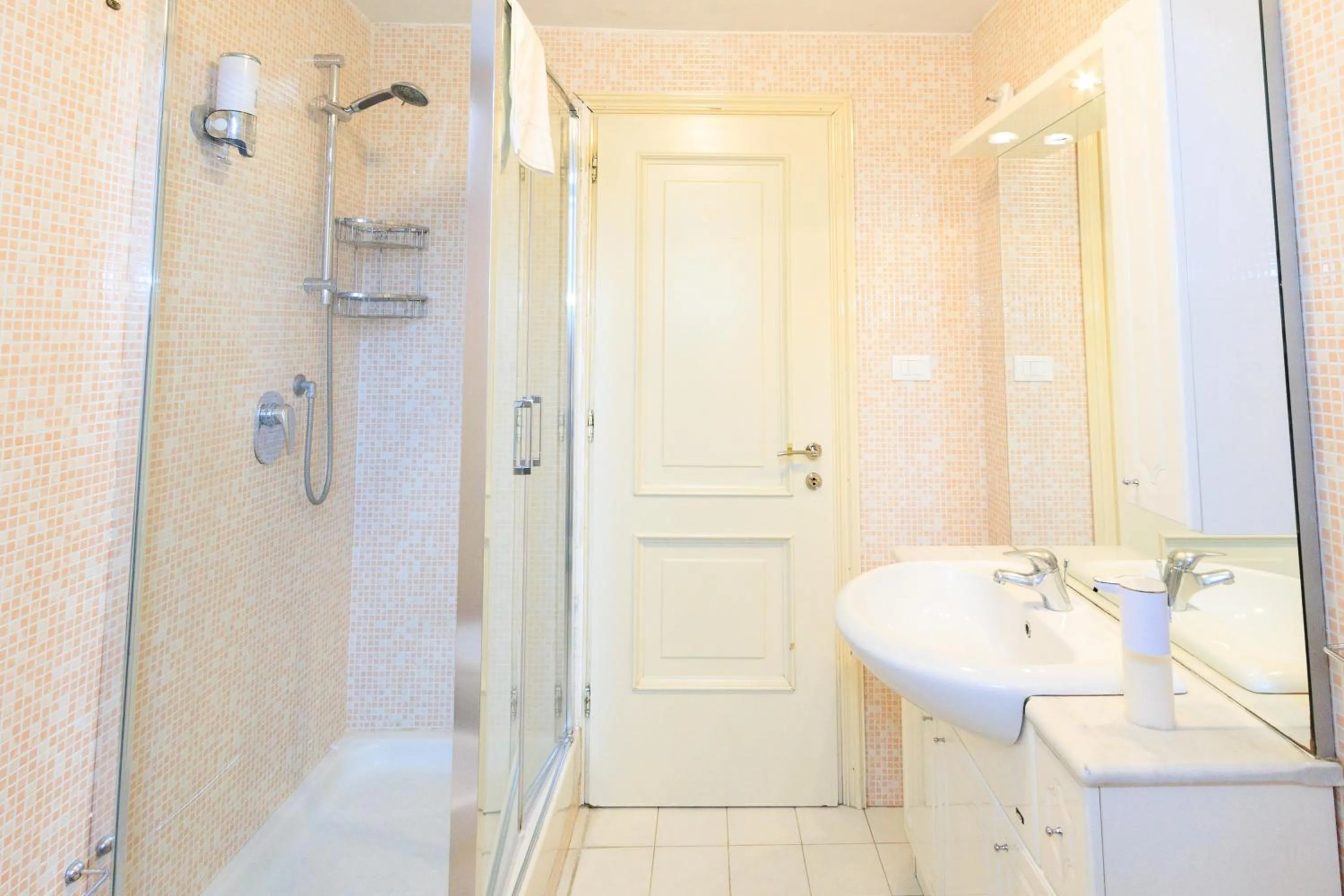 Shower in Vespasiano 49