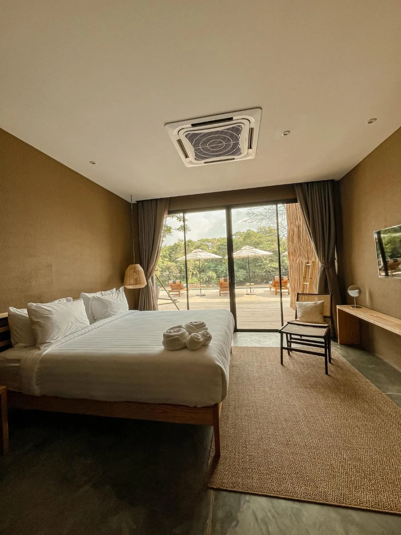 Bed in Historykan Kanchanaburi Hotel