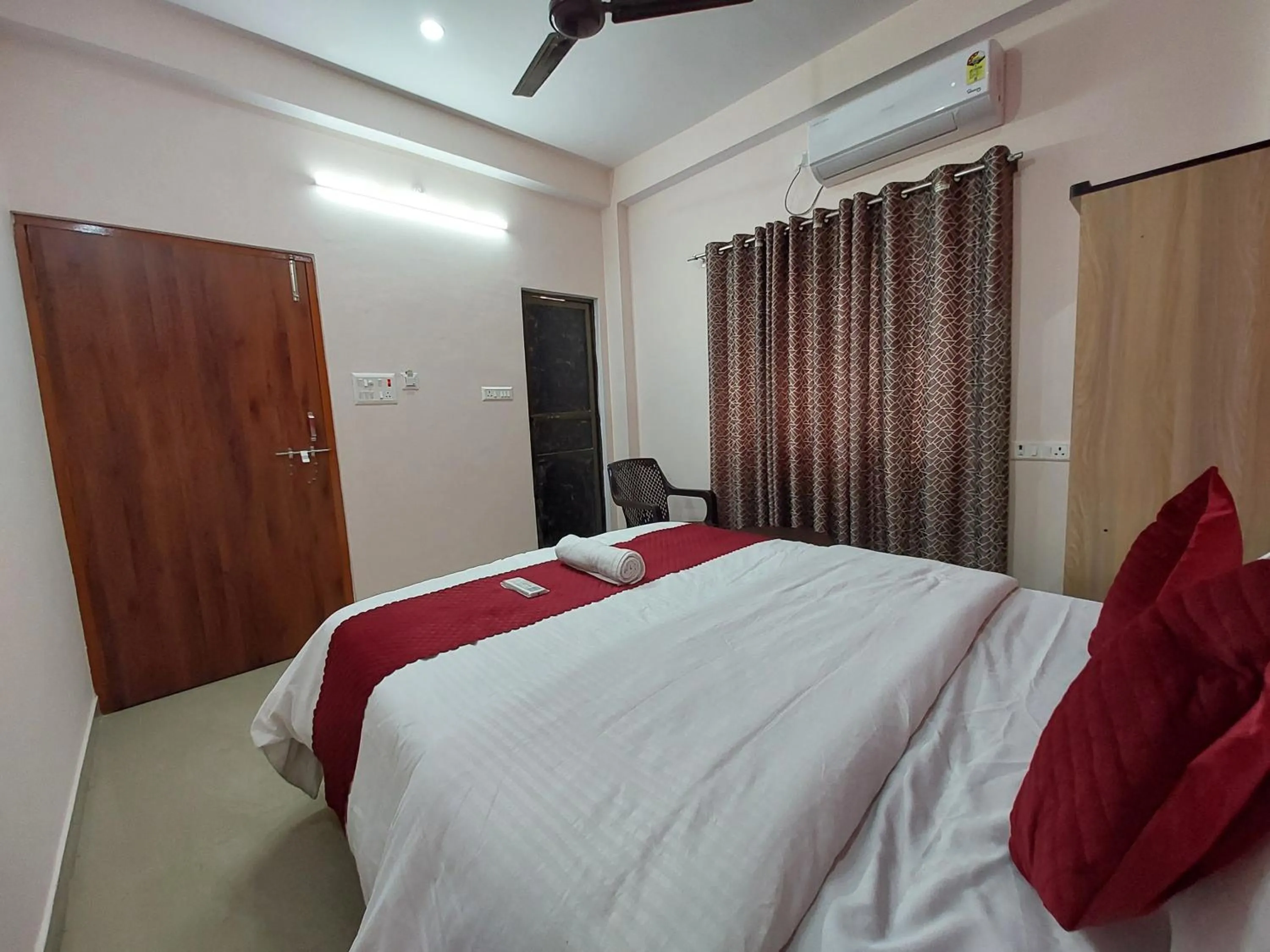 Bed in Manor Residency