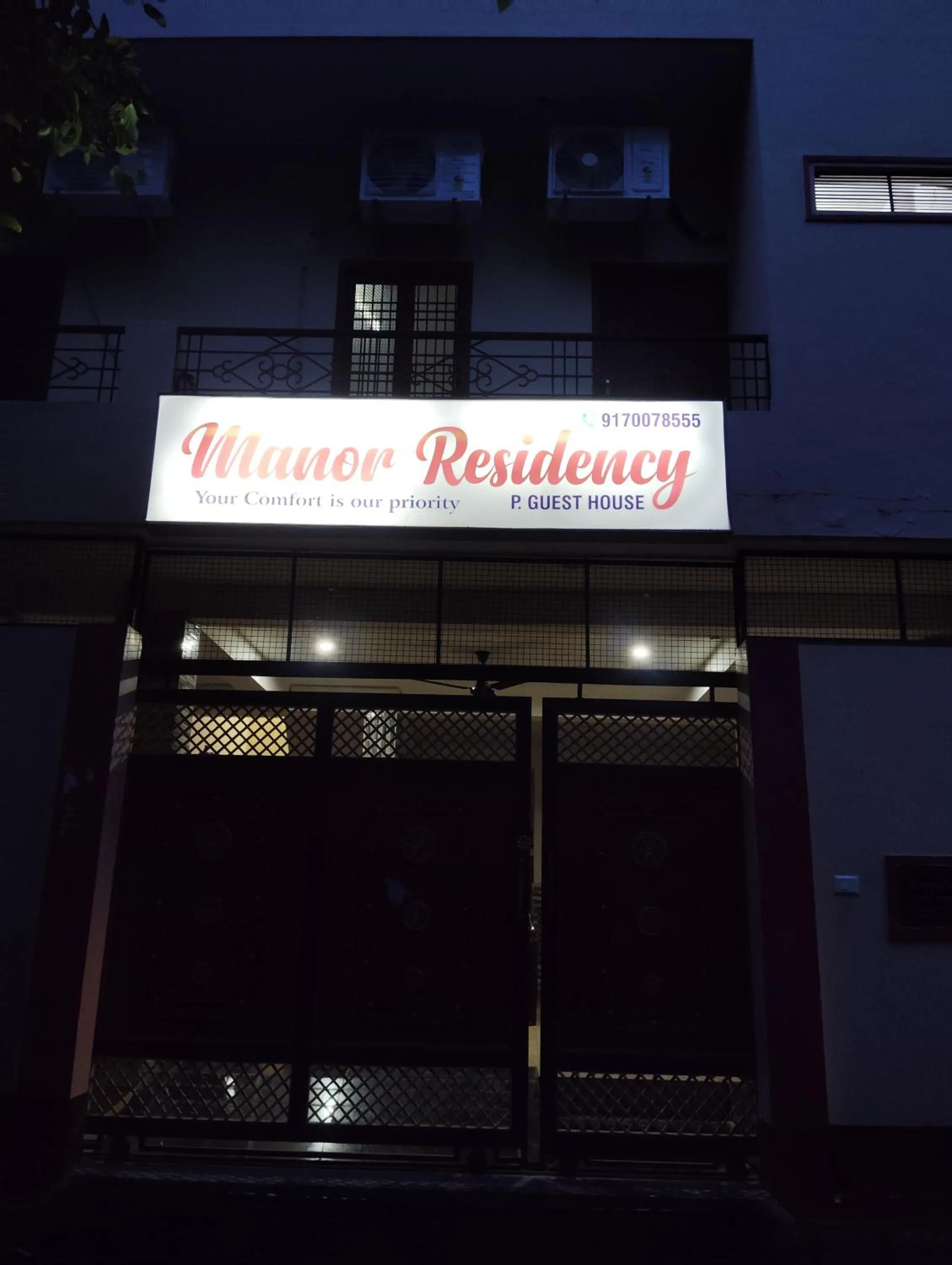 Facade/entrance in Manor Residency