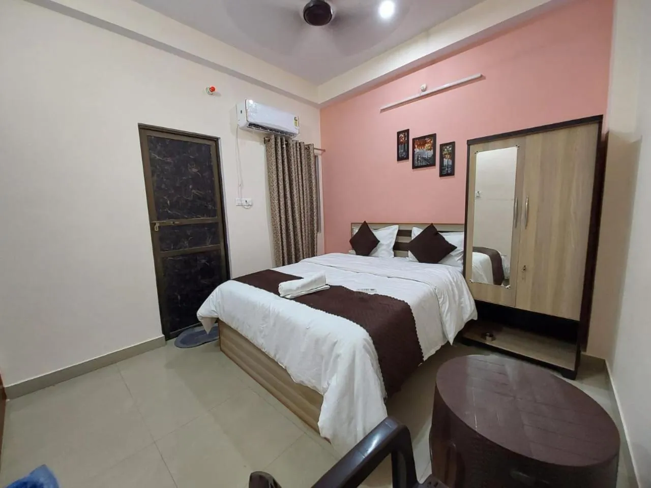 Bed in Manor Residency