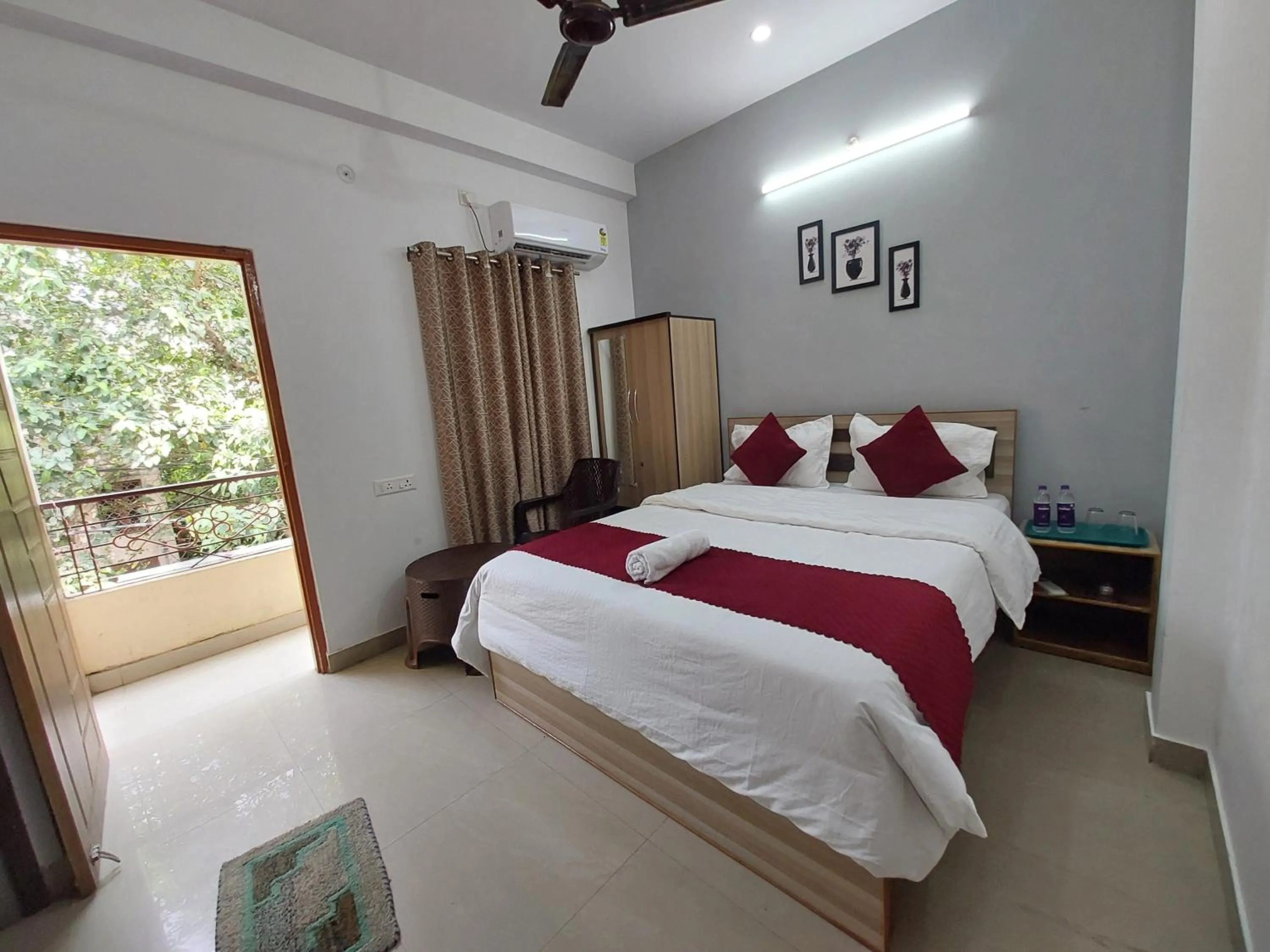 Bed in Manor Residency