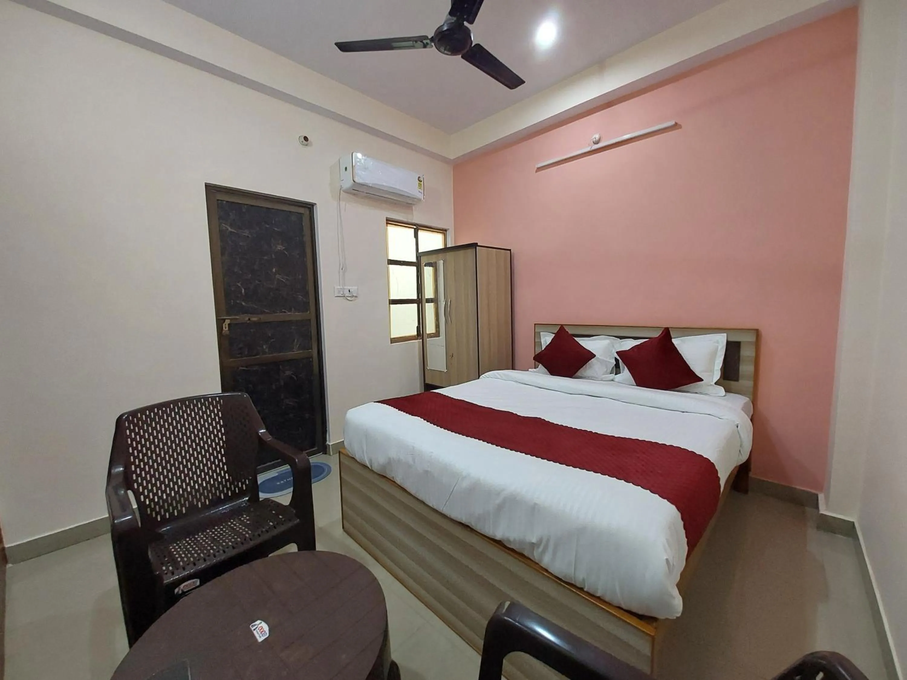 Bed in Manor Residency