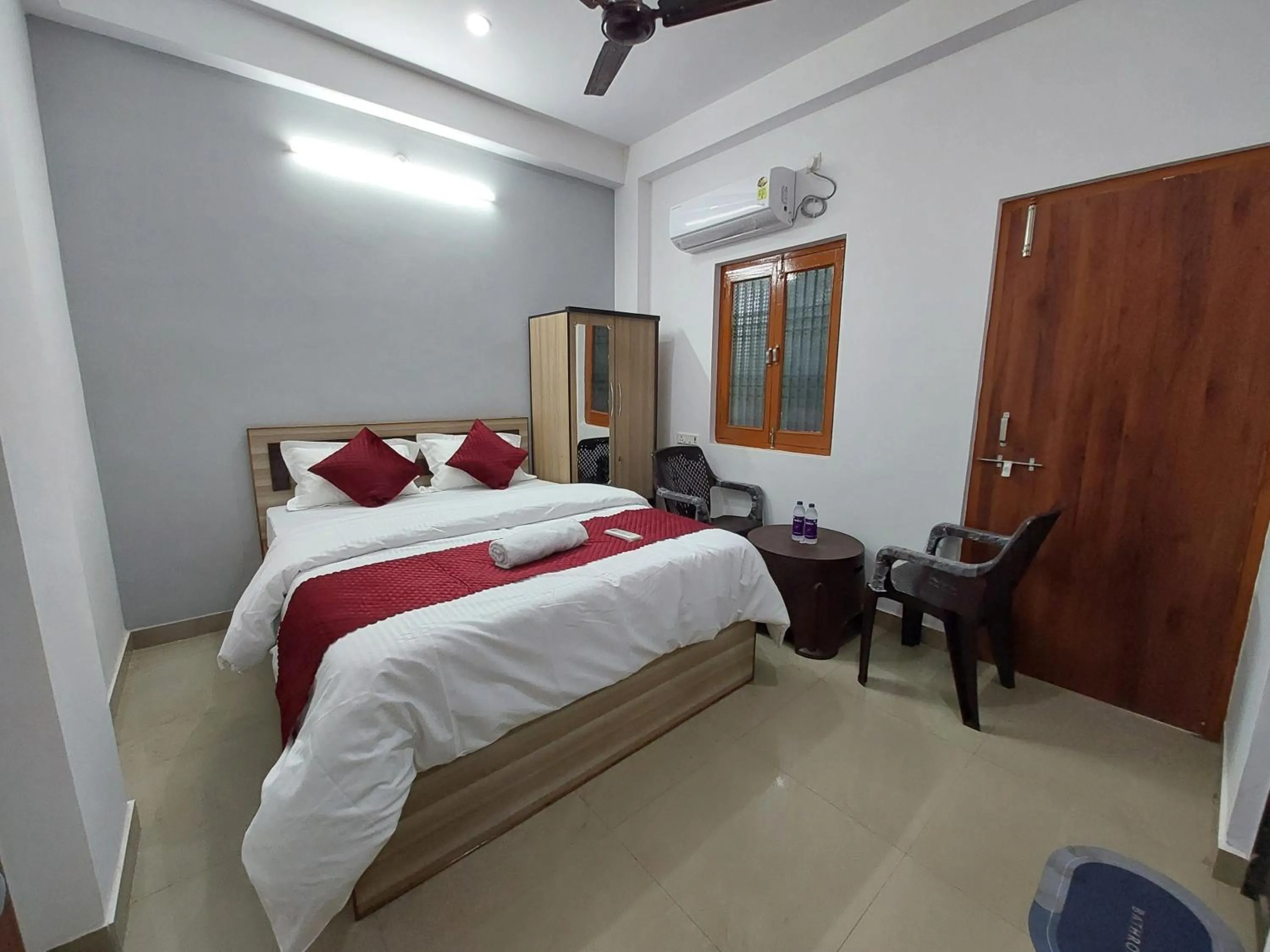 Bed in Manor Residency