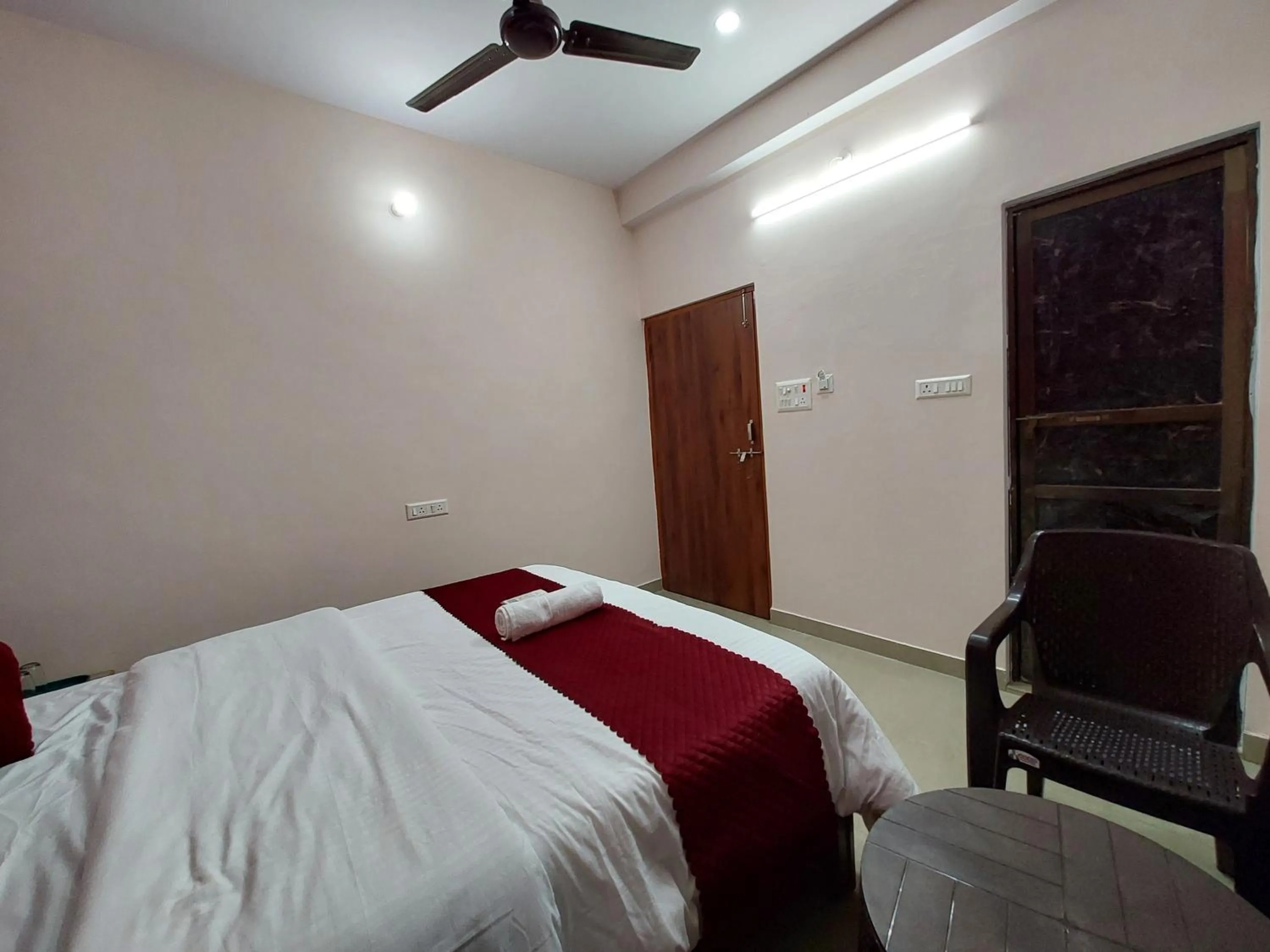 Bed in Manor Residency