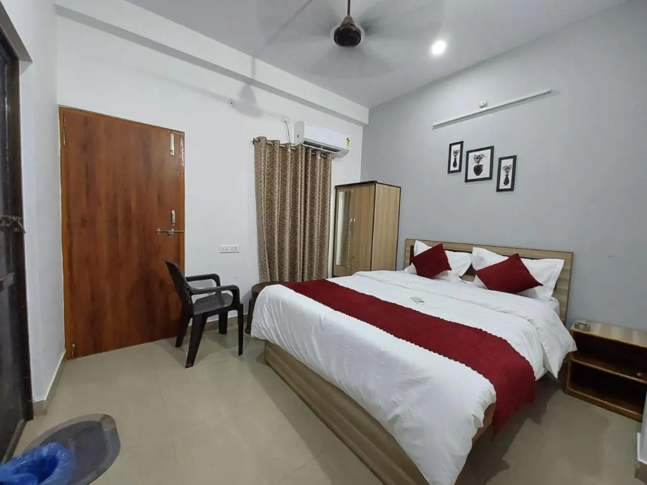 Bed in Manor Residency