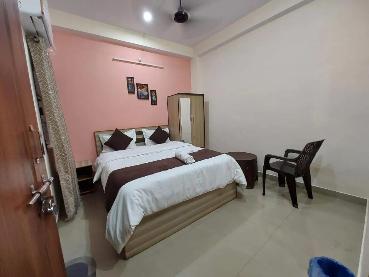 Bed in Manor Residency
