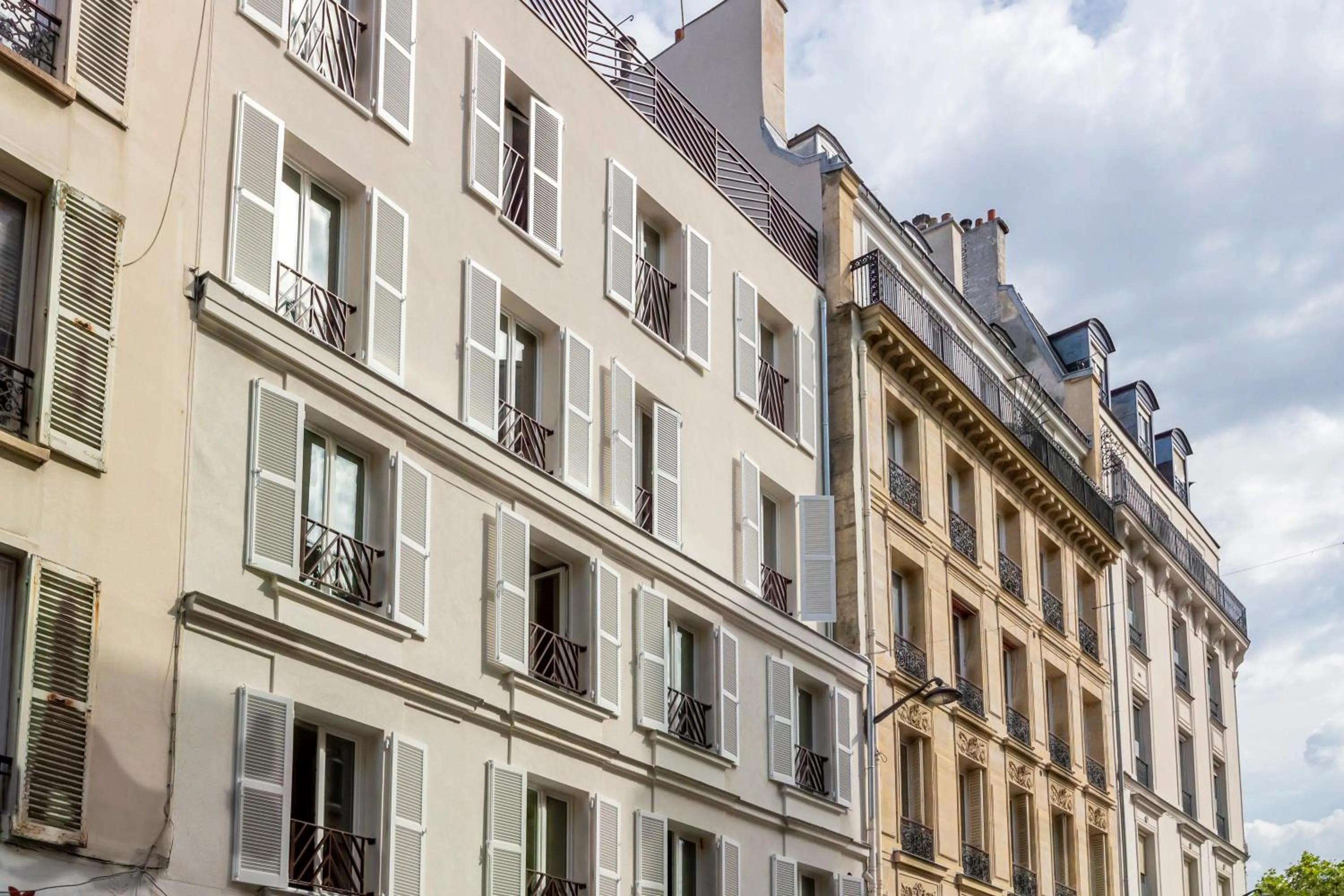 Property building in Suites FL By Sweett