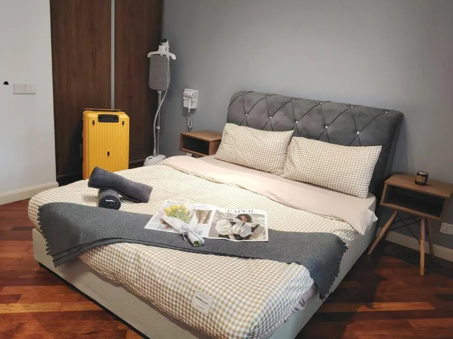 Bed in GM 1205 Couple Cozy Netflix 100mbps BySTAY