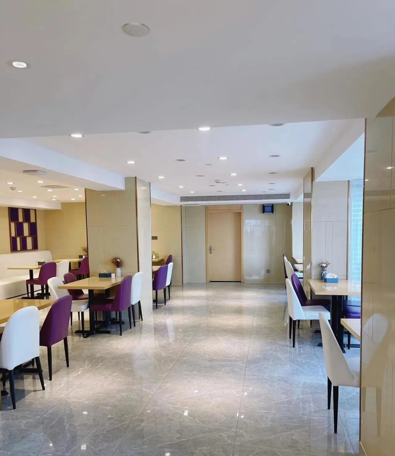 Restaurant/places to eat in Lavande Hotel Guangzhou Taigucang Shayuan