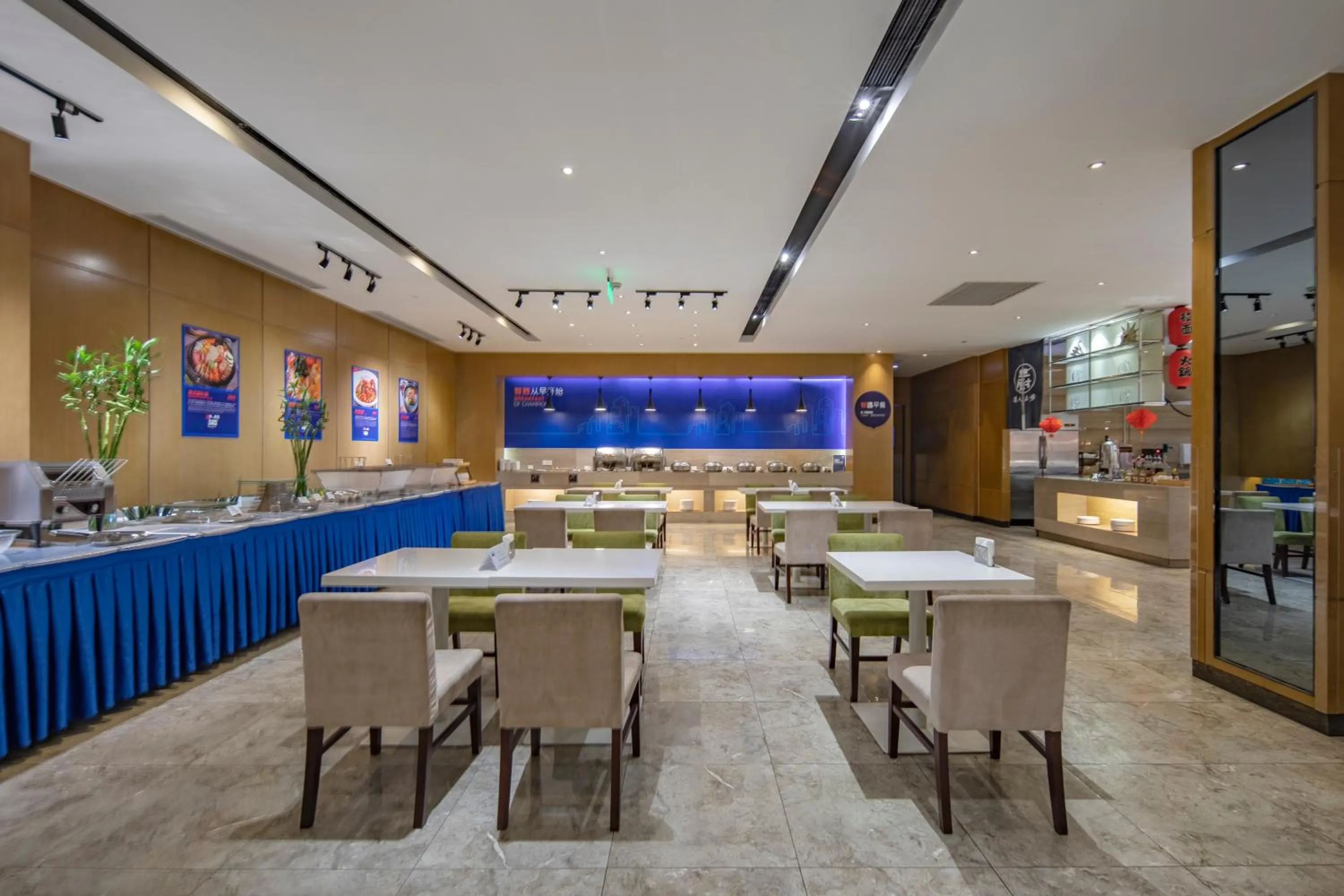 Restaurant/places to eat in Holiday Inn Express Shanghai New Jinqiao by IHG