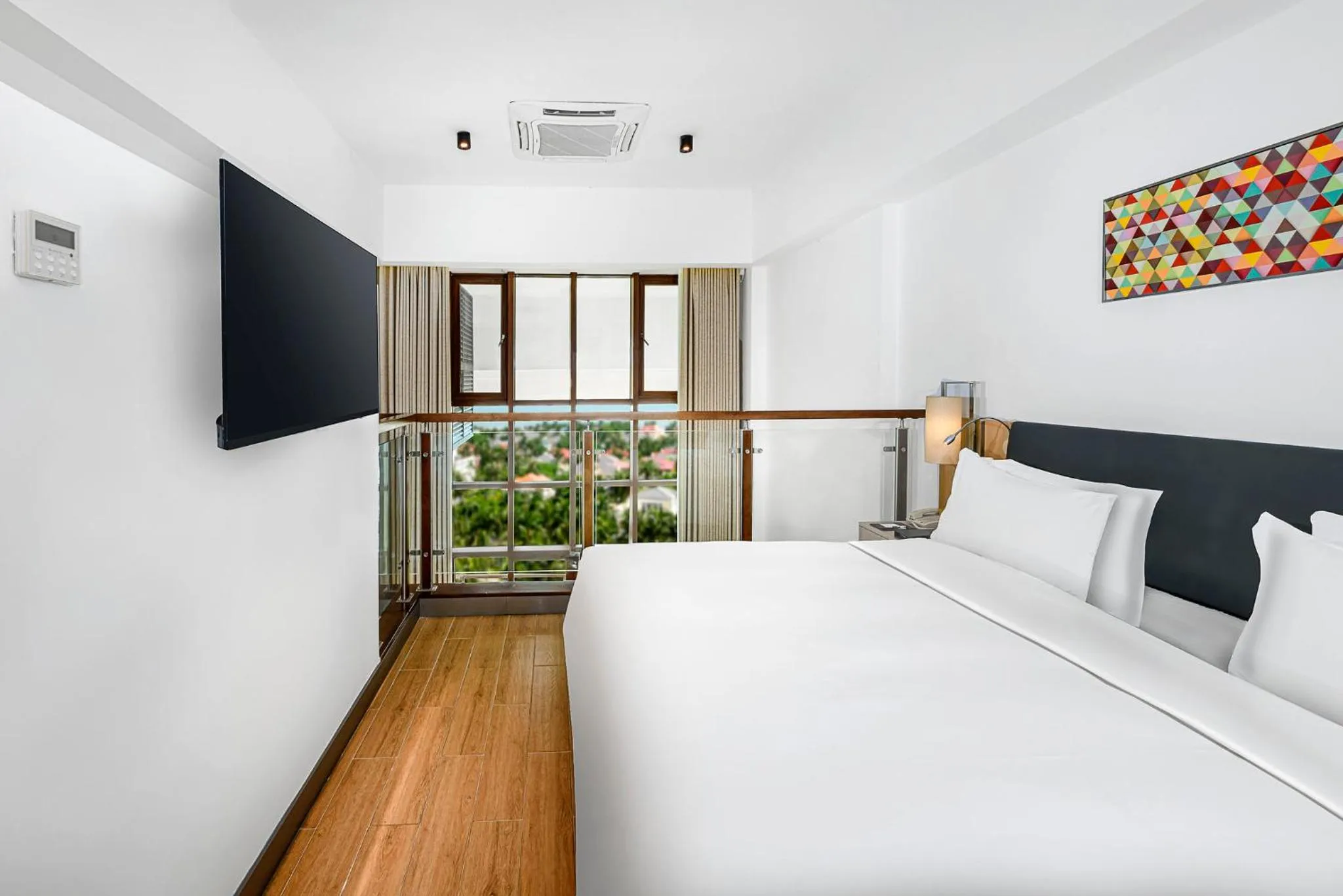 Photo of the whole room, Bed in Holiday Inn Express Haikou West Coast by IHG