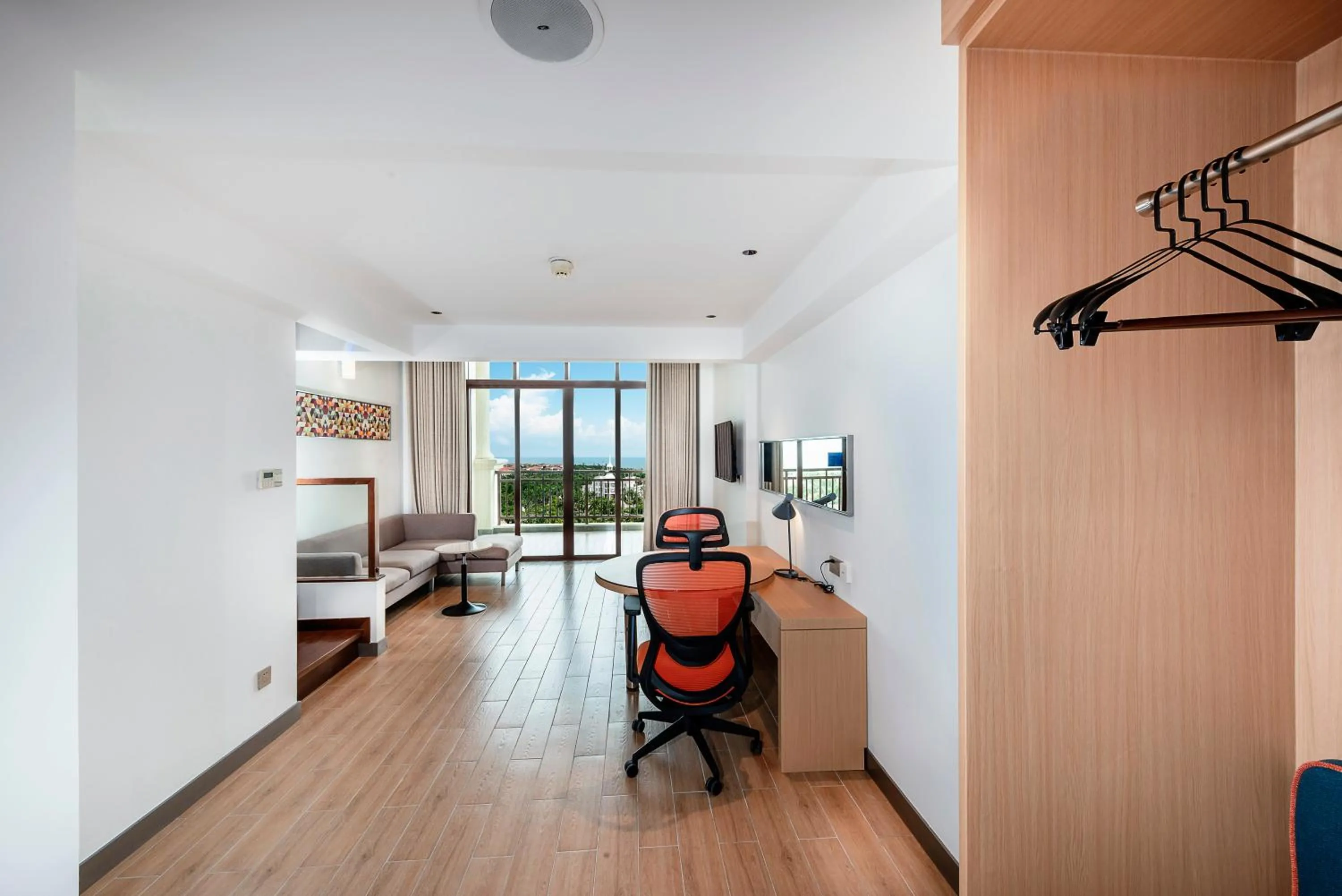 TV and multimedia in Holiday Inn Express Haikou West Coast by IHG