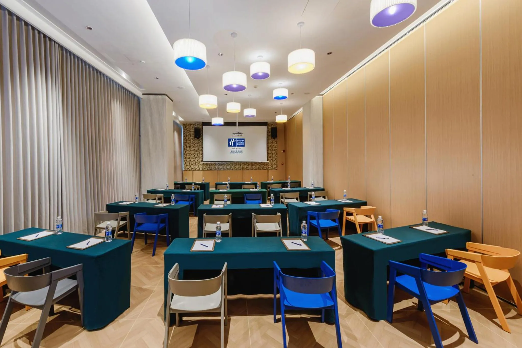 Meeting/conference room in Holiday Inn Express Haikou West Coast by IHG