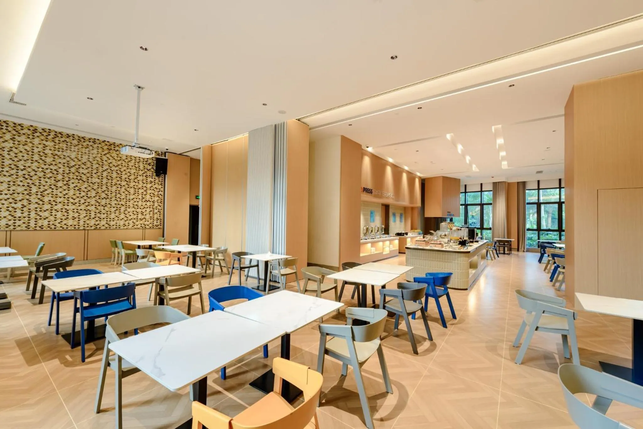 Restaurant/places to eat in Holiday Inn Express Haikou West Coast by IHG