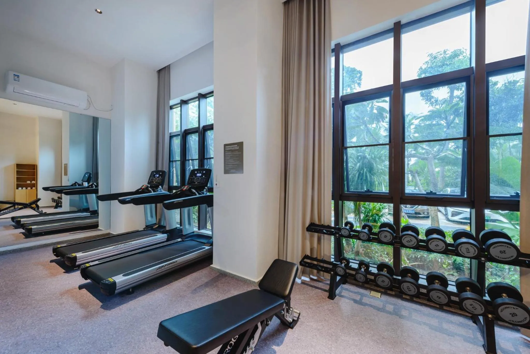 Fitness centre/facilities in Holiday Inn Express Haikou West Coast by IHG