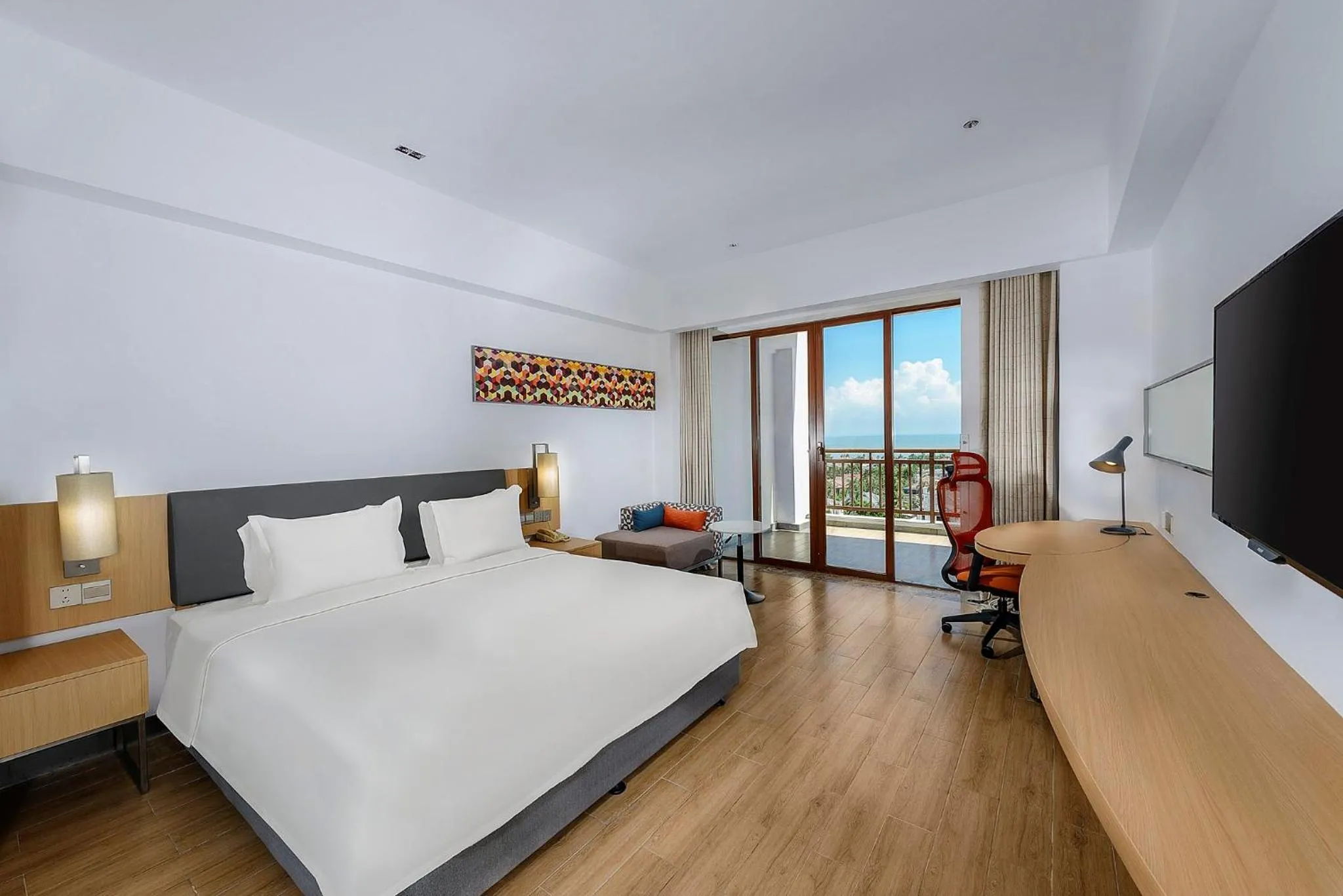 Photo of the whole room, Bed in Holiday Inn Express Haikou West Coast by IHG