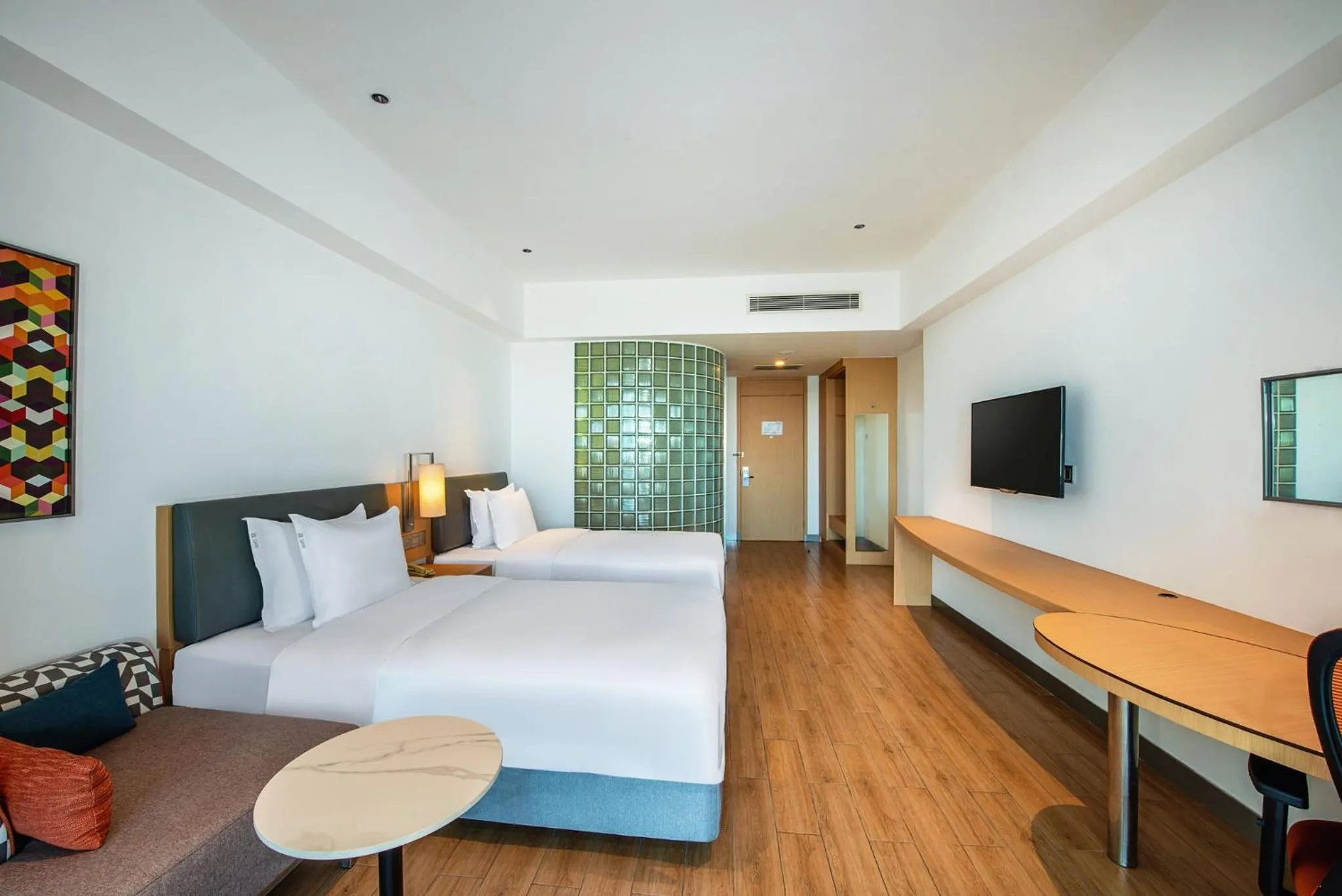 Photo of the whole room, Bed in Holiday Inn Express Haikou West Coast by IHG