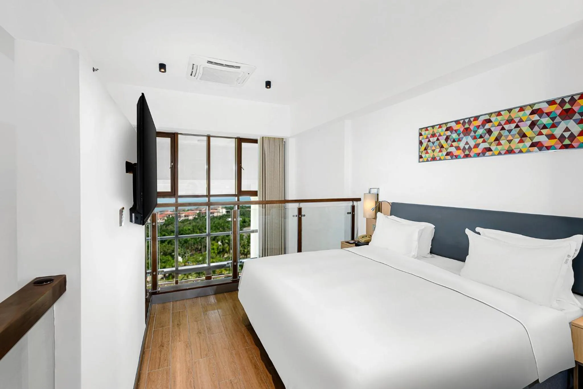 Photo of the whole room, Bed in Holiday Inn Express Haikou West Coast by IHG