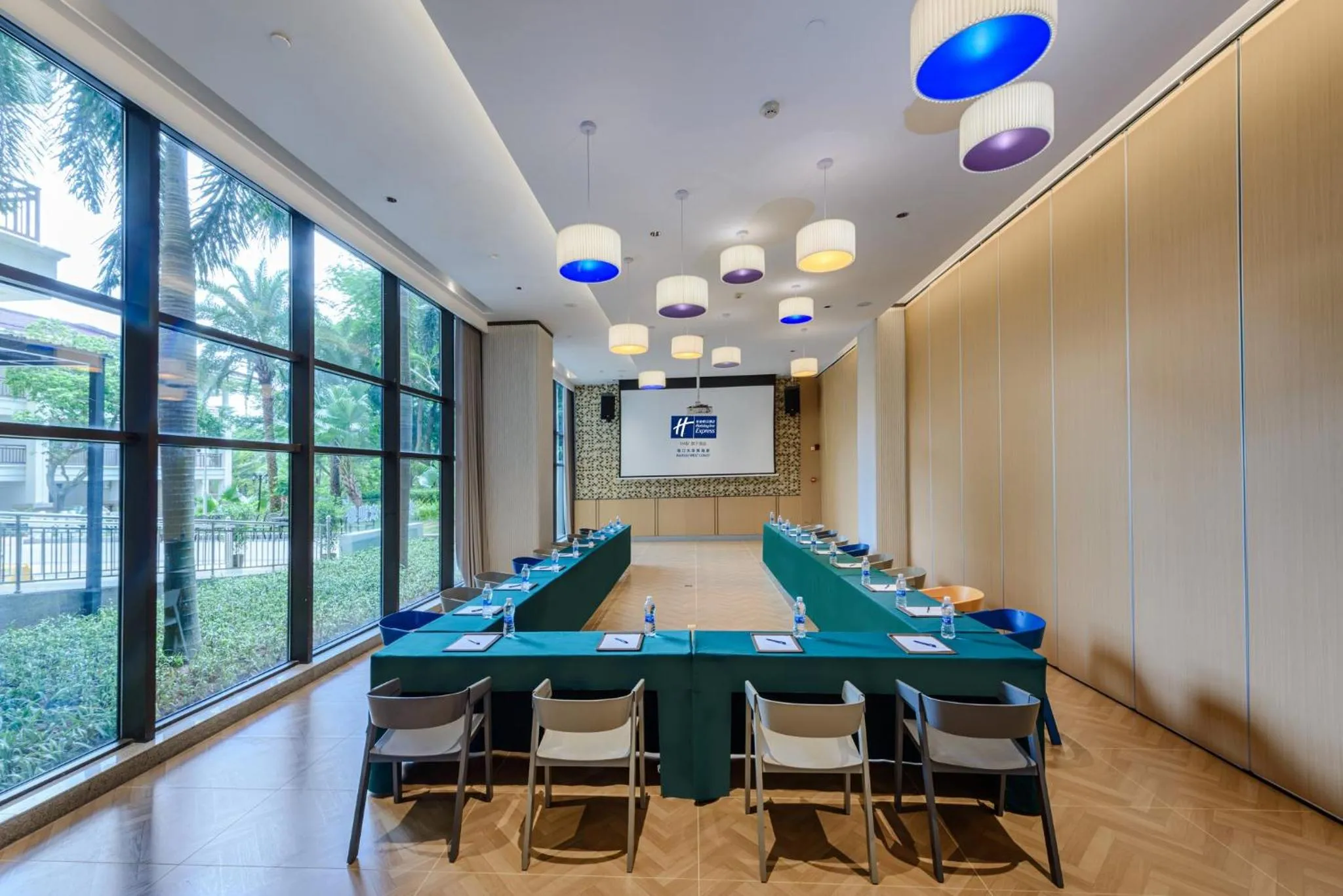 Meeting/conference room in Holiday Inn Express Haikou West Coast by IHG