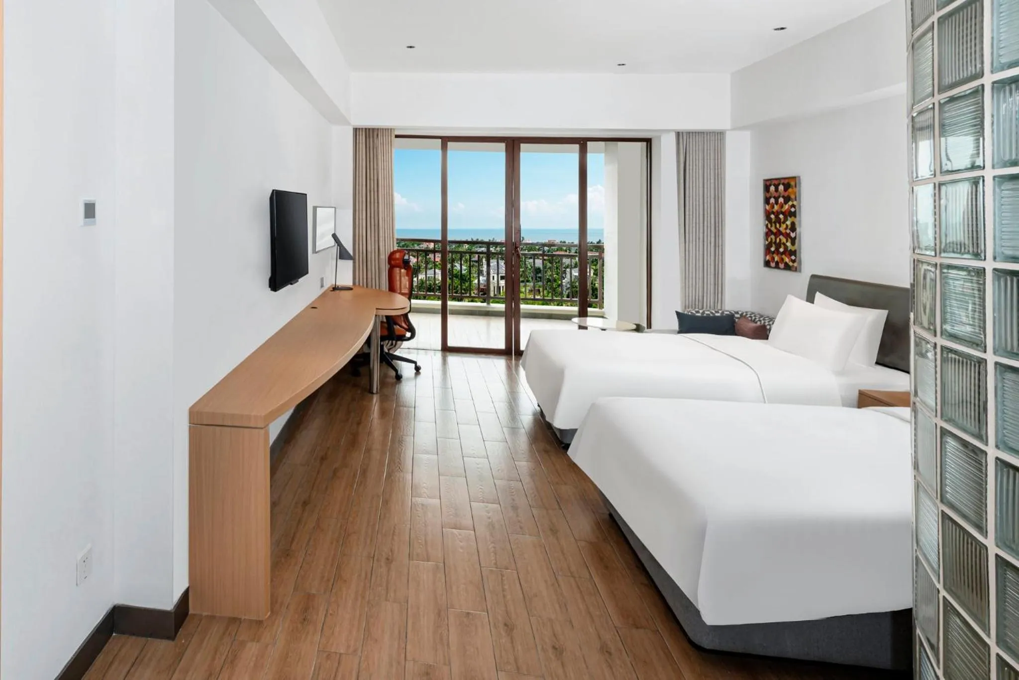 Photo of the whole room, Bed in Holiday Inn Express Haikou West Coast by IHG