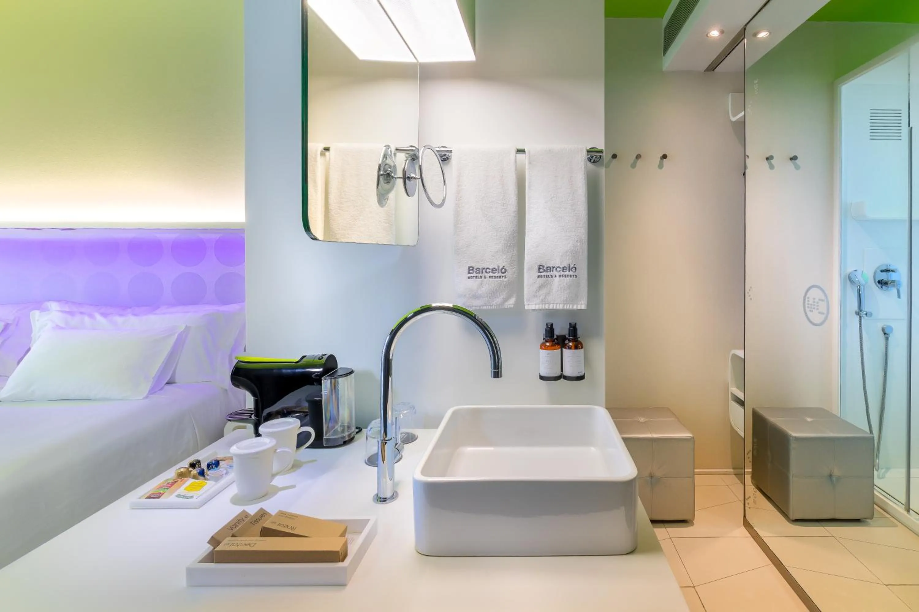 Bathroom in Barceló Raval