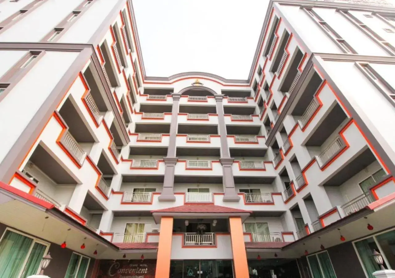 Property building in Convenient Grand Plus Hotel Suvarnabhumi Property building in Convenient Grand Plus Hotel Suvarnabhumi