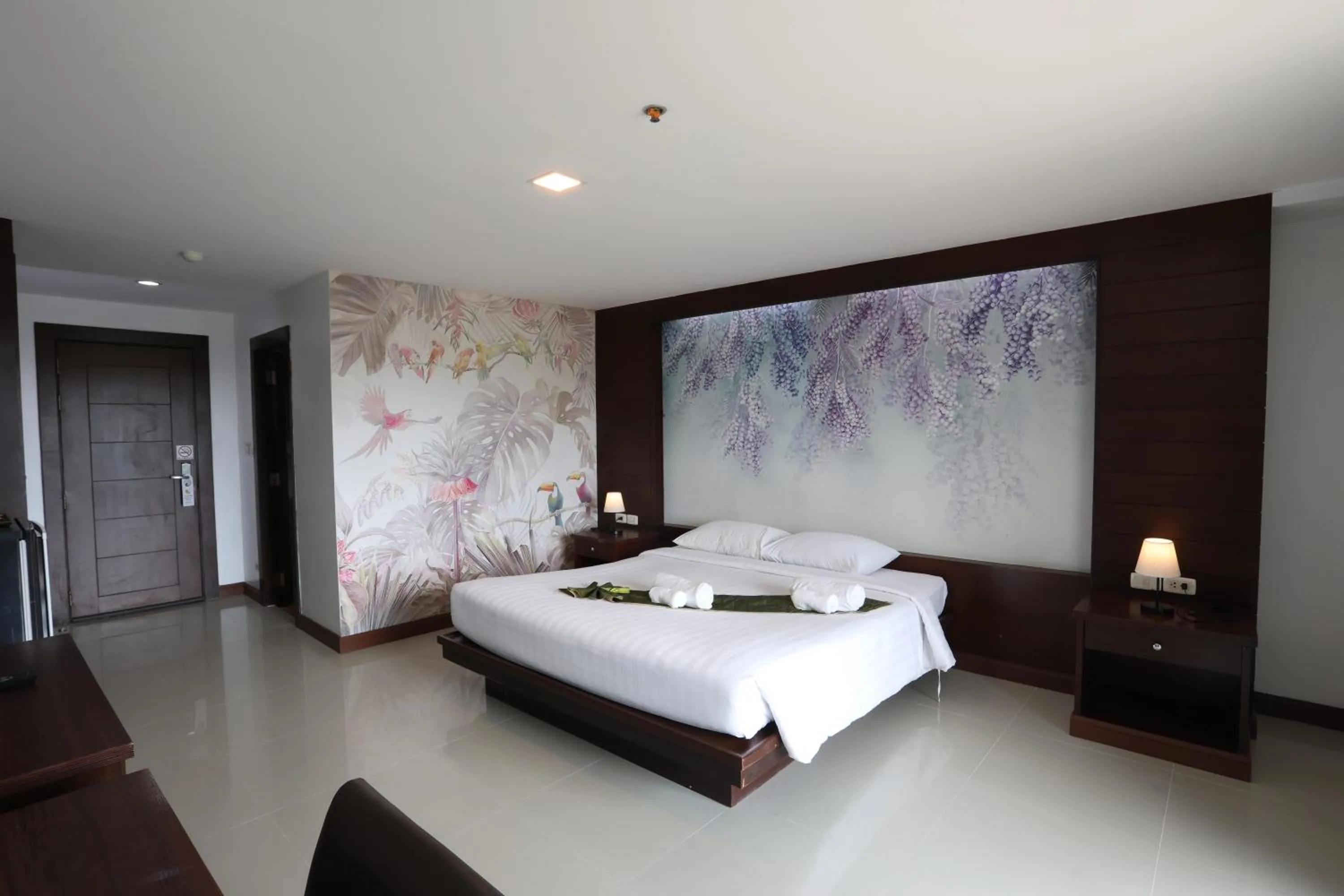 Bed in Convenient Grand Plus Hotel Suvarnabhumi