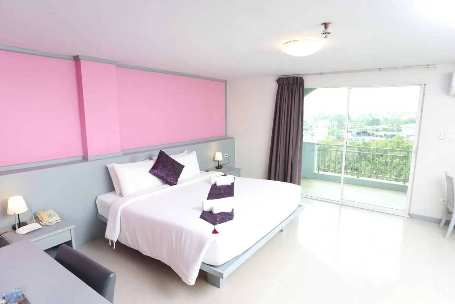 Bed in Convenient Grand Plus Hotel Suvarnabhumi