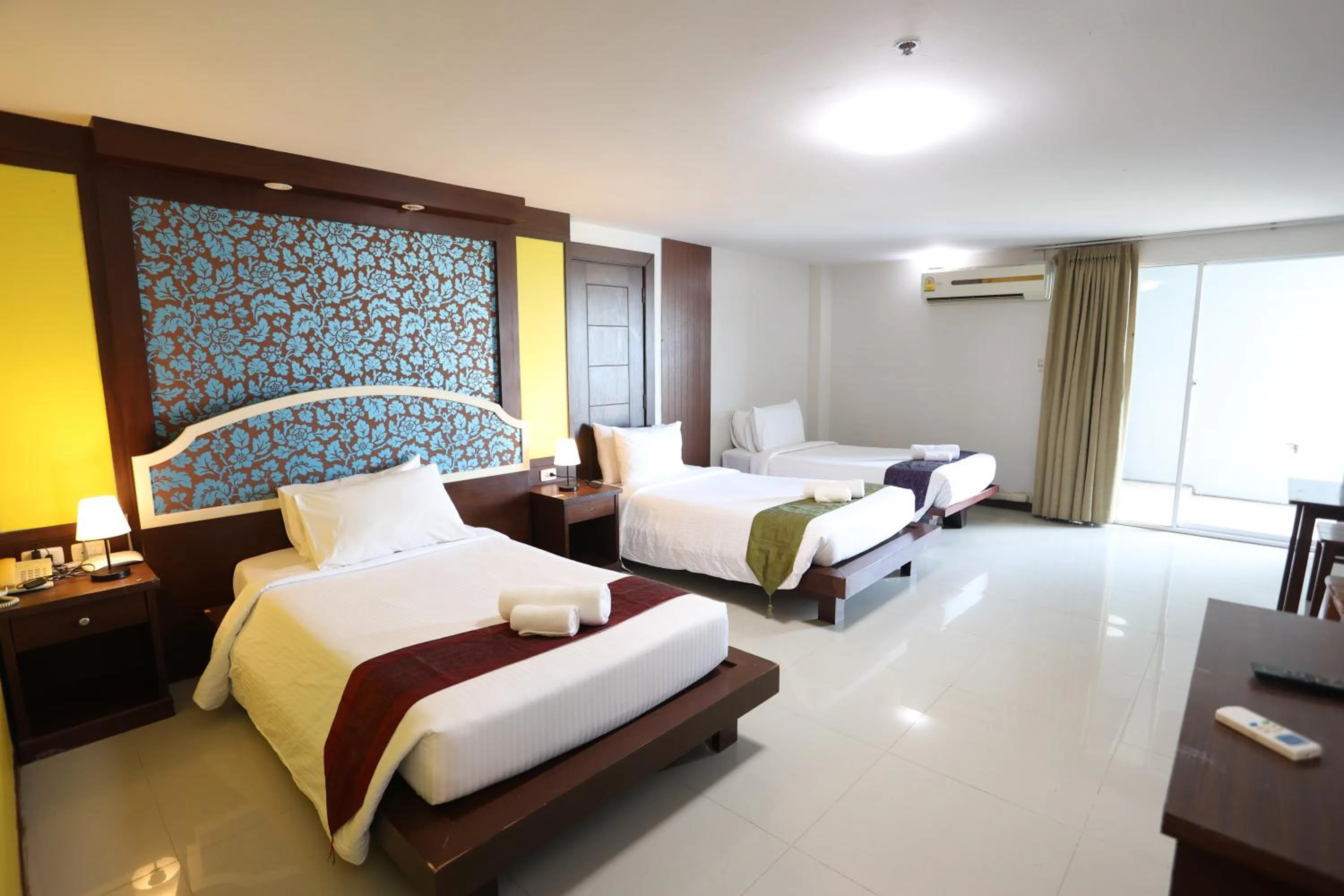 Bed in Convenient Grand Plus Hotel Suvarnabhumi