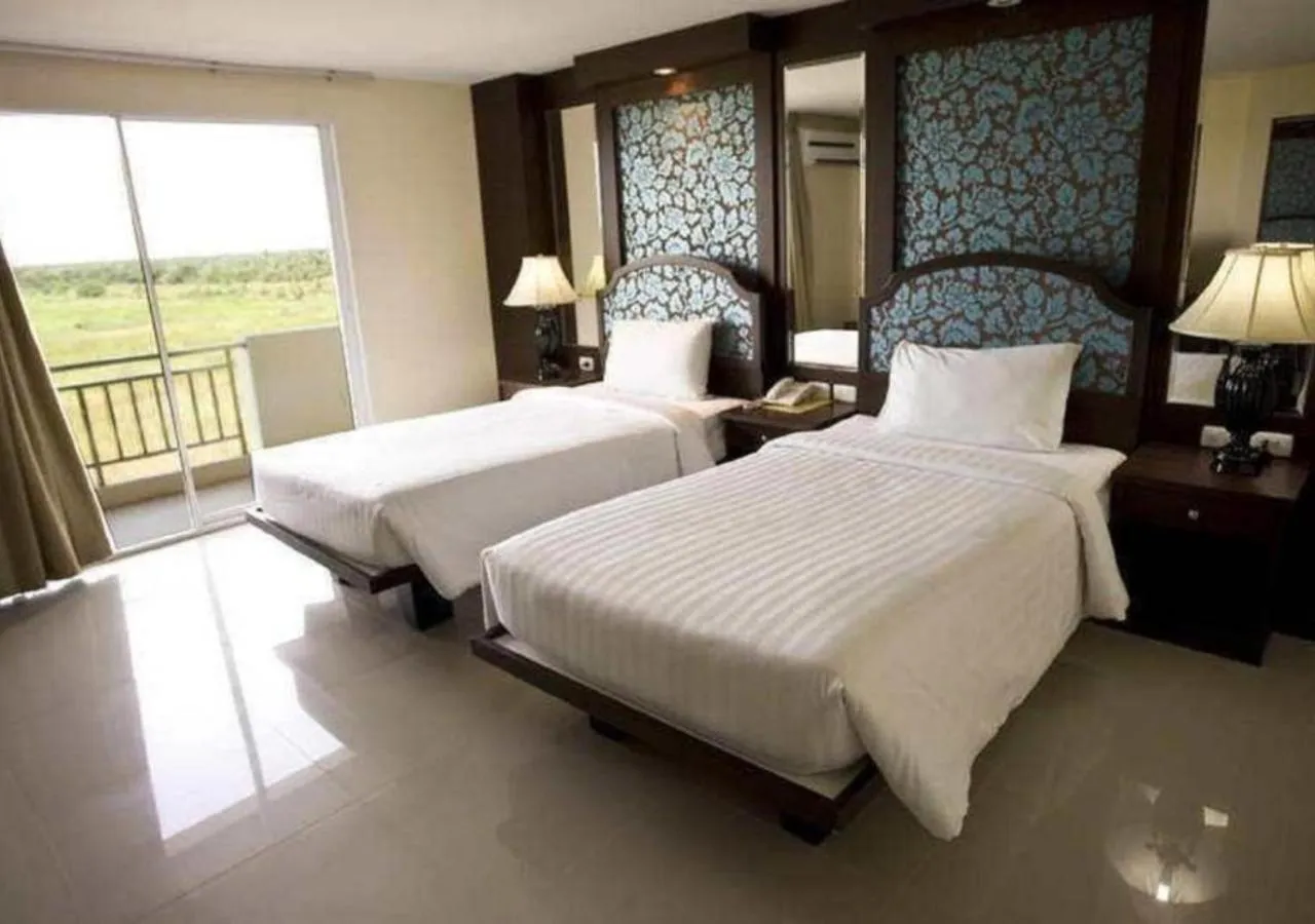 Bed in Convenient Grand Plus Hotel Suvarnabhumi