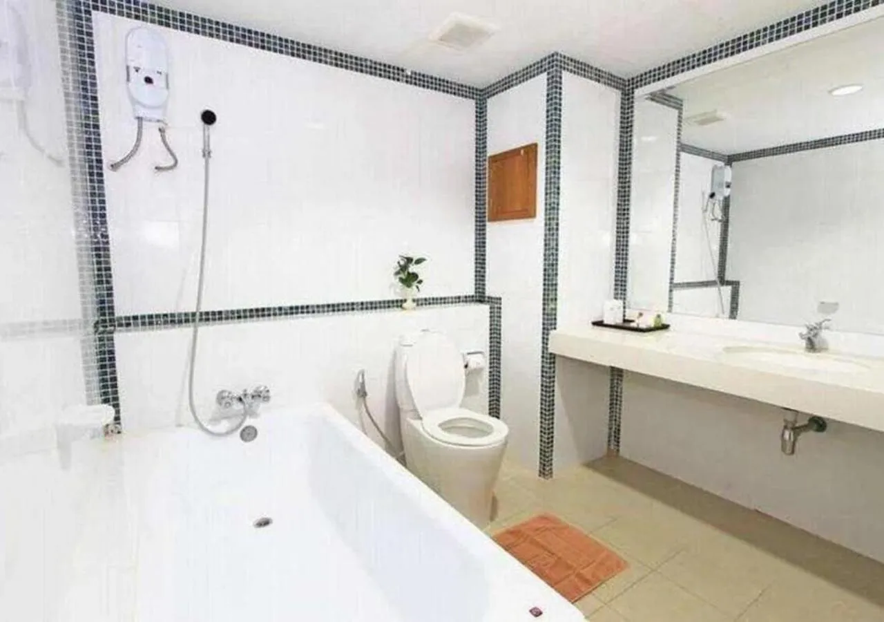 Shower in Convenient Grand Plus Hotel Suvarnabhumi
