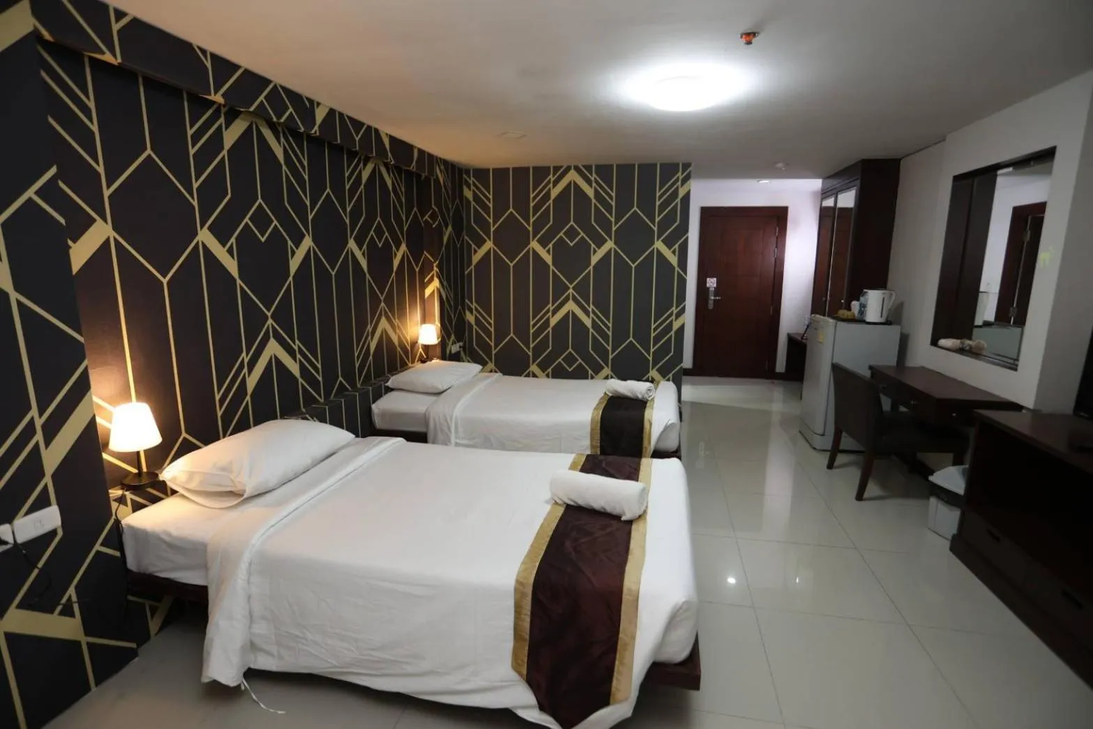 Bed in Convenient Grand Plus Hotel Suvarnabhumi