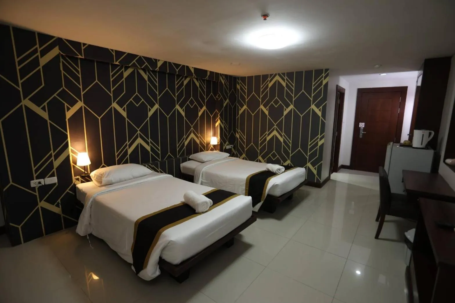 Bed in Convenient Grand Plus Hotel Suvarnabhumi