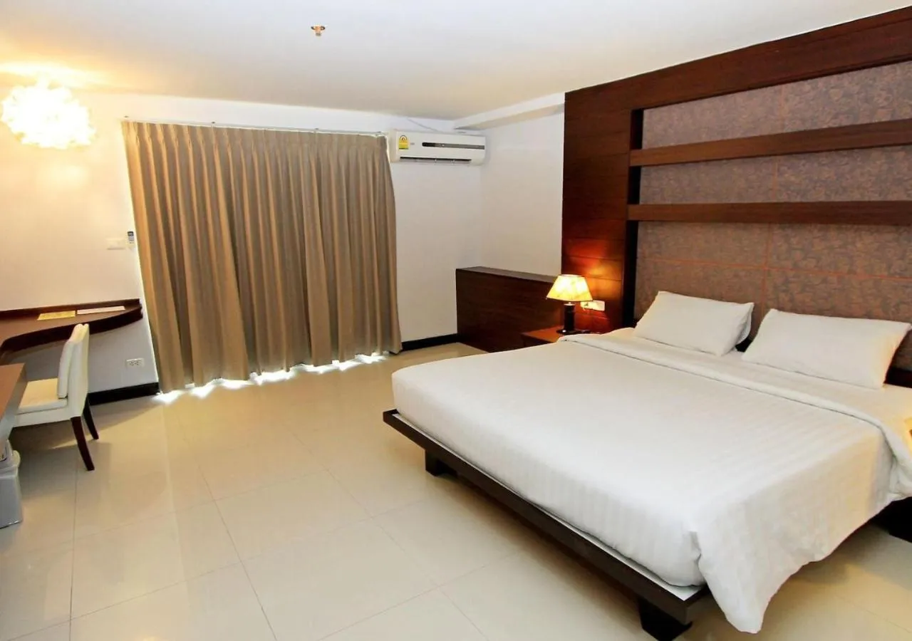 Bed in Convenient Grand Plus Hotel Suvarnabhumi