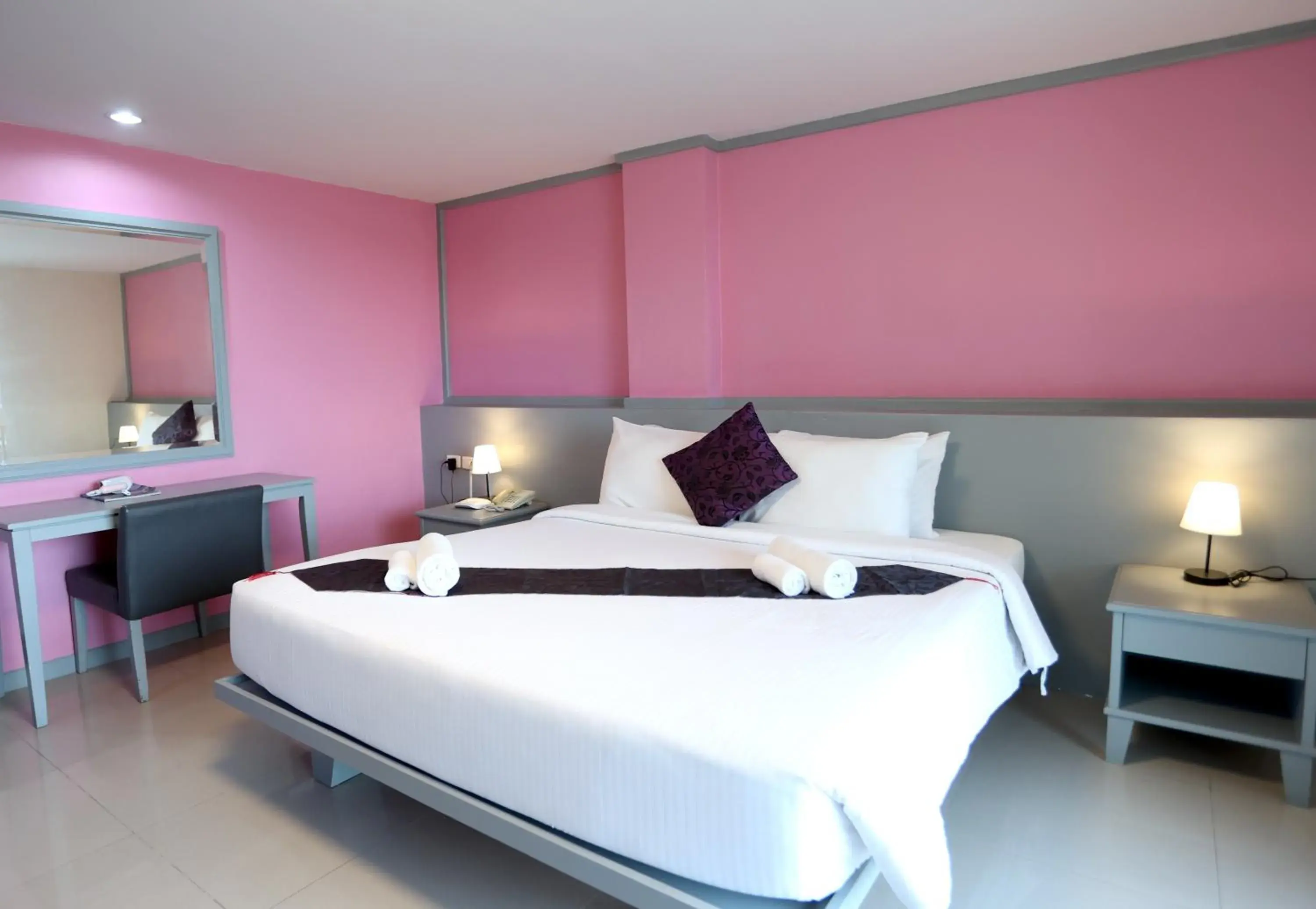 Bed in Convenient Grand Plus Hotel Suvarnabhumi Bed in Convenient Grand Plus Hotel Suvarnabhumi