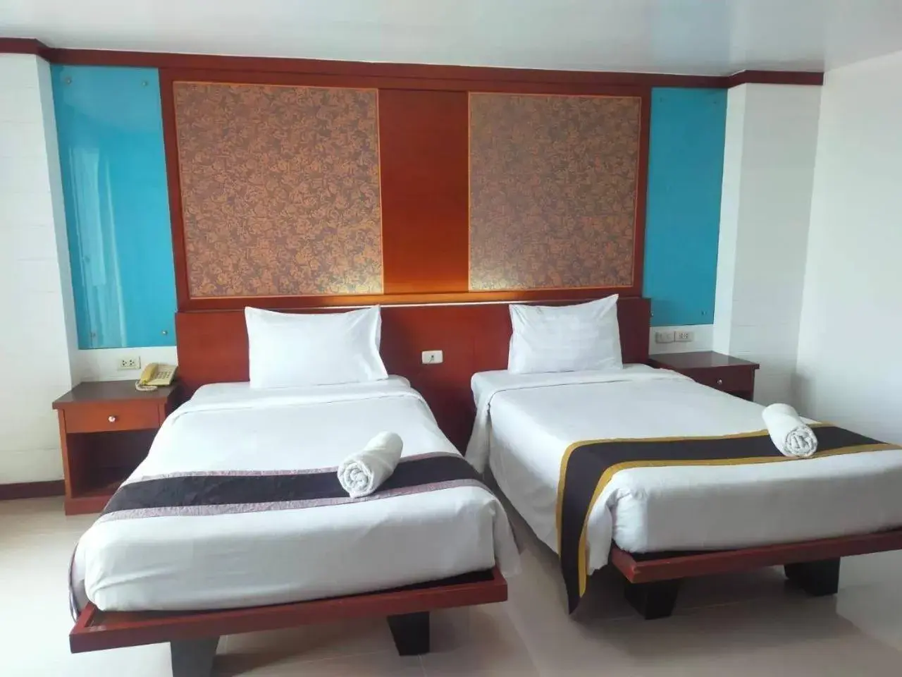 Bed in Convenient Grand Plus Hotel Suvarnabhumi Bed in Convenient Grand Plus Hotel Suvarnabhumi