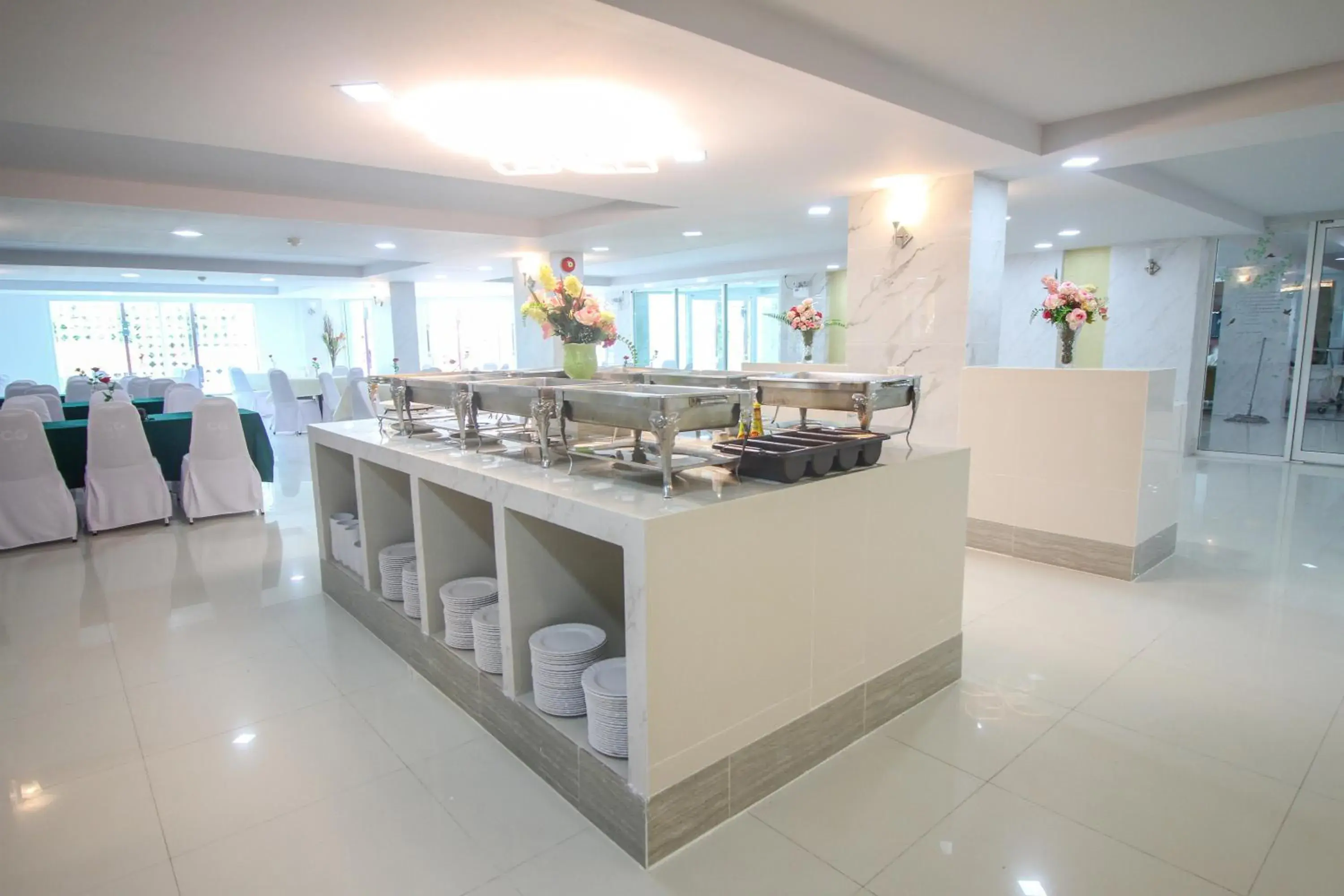 Food and drinks in Convenient Grand Plus Hotel Suvarnabhumi Food and drinks in Convenient Grand Plus Hotel Suvarnabhumi