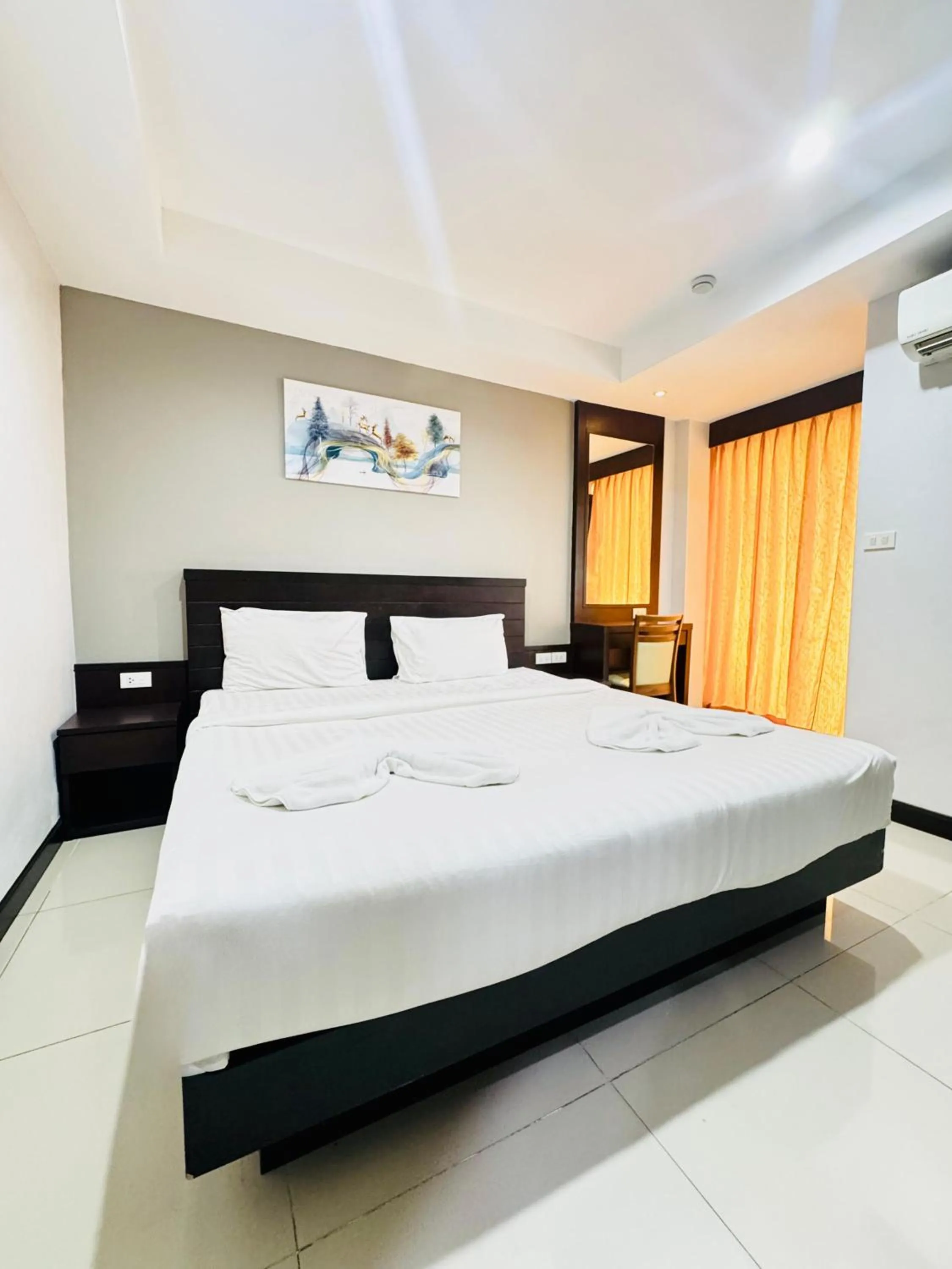 Bedroom, Bed in La Casa Patong