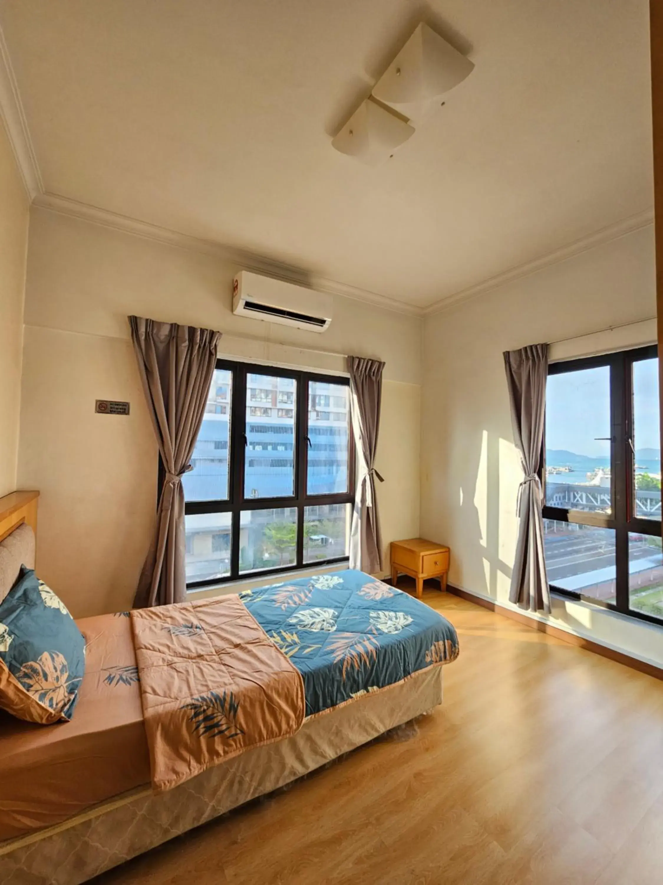 Three-Bedroom Apartment in HBKK-Marina Court Three-Bedroom Apartment in HBKK-Marina Court