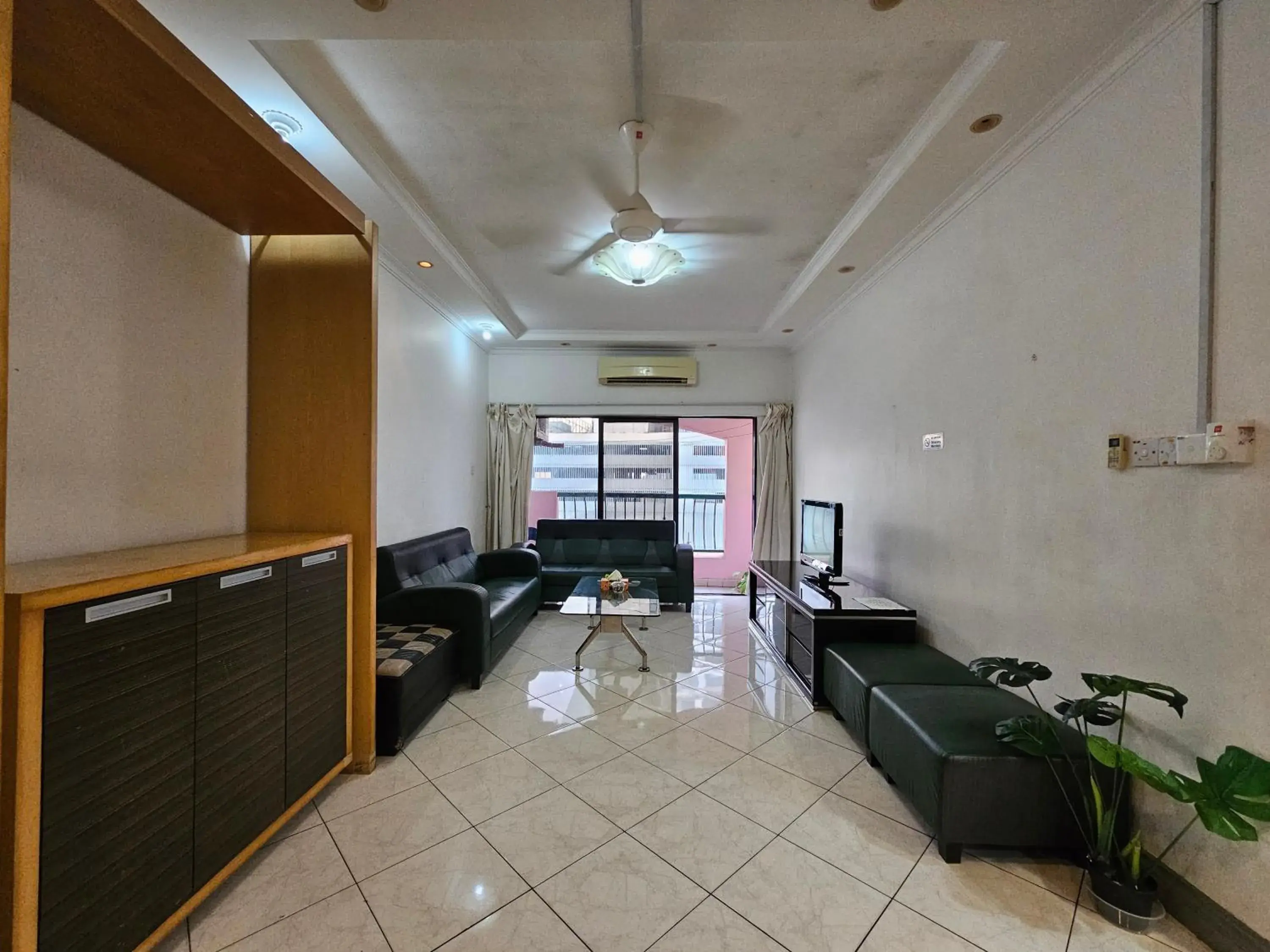 Three-Bedroom Apartment in HBKK-Marina Court Three-Bedroom Apartment in HBKK-Marina Court