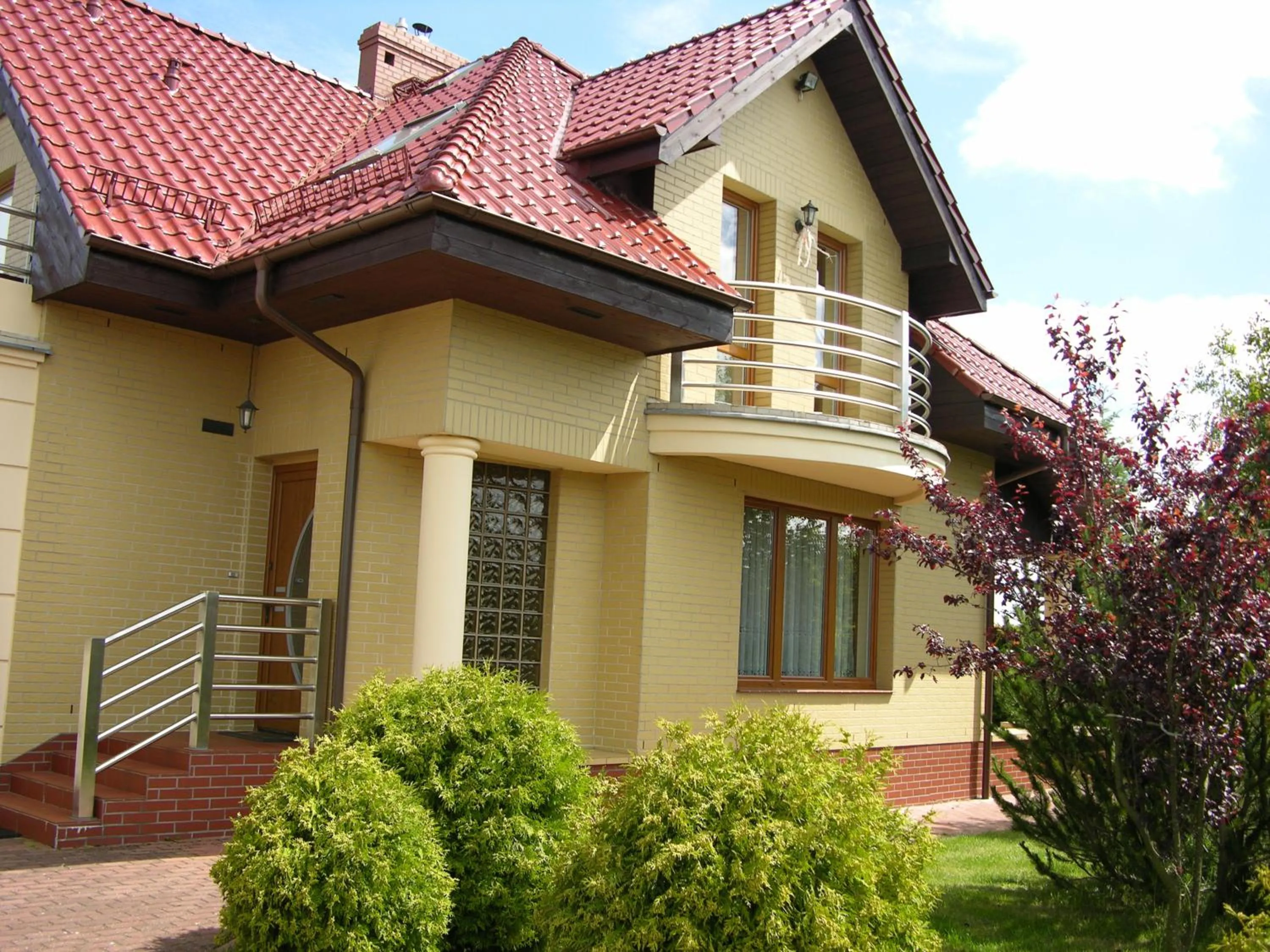 Property building in Willa Edi