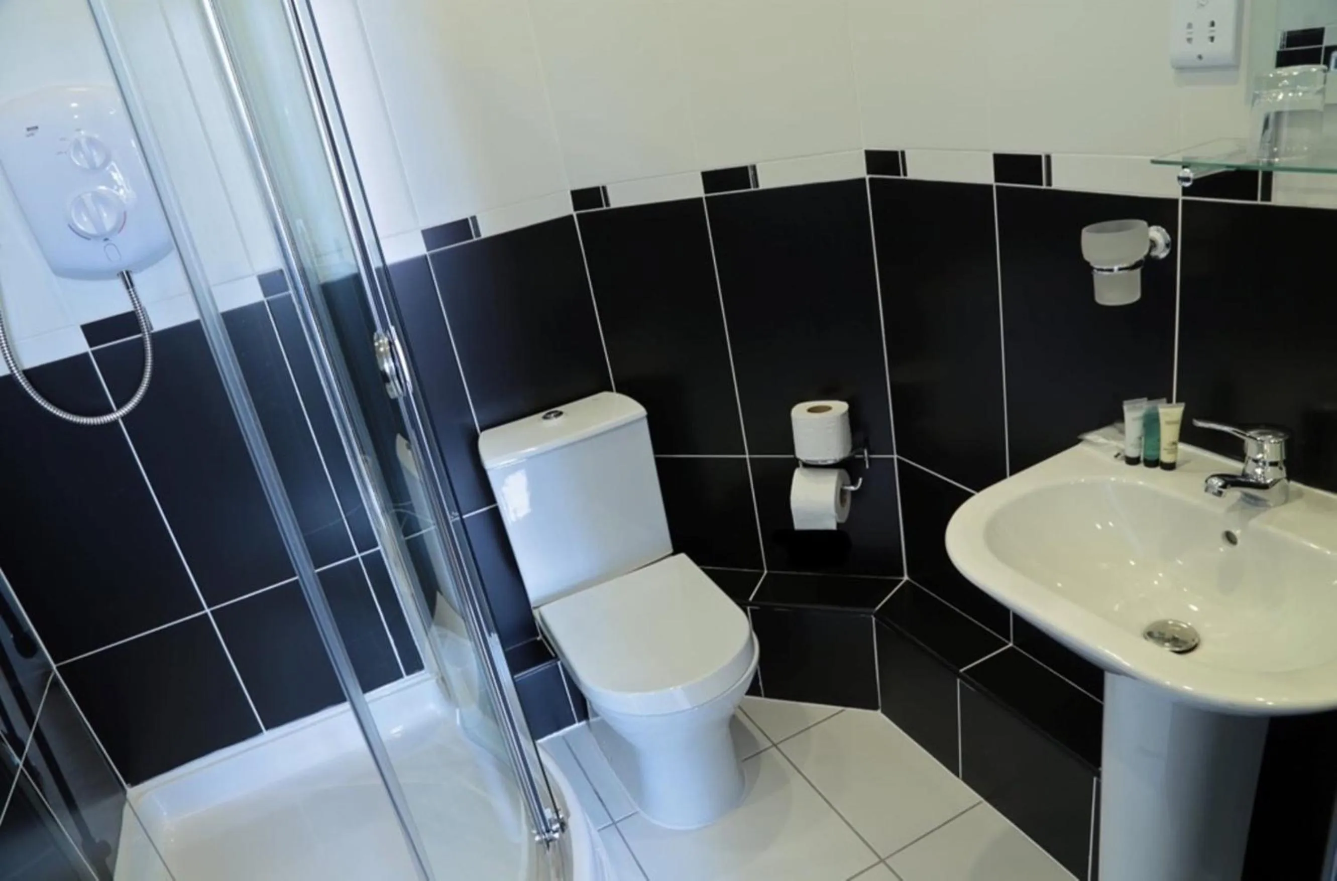 Shower in The Georgian Town House Hotel