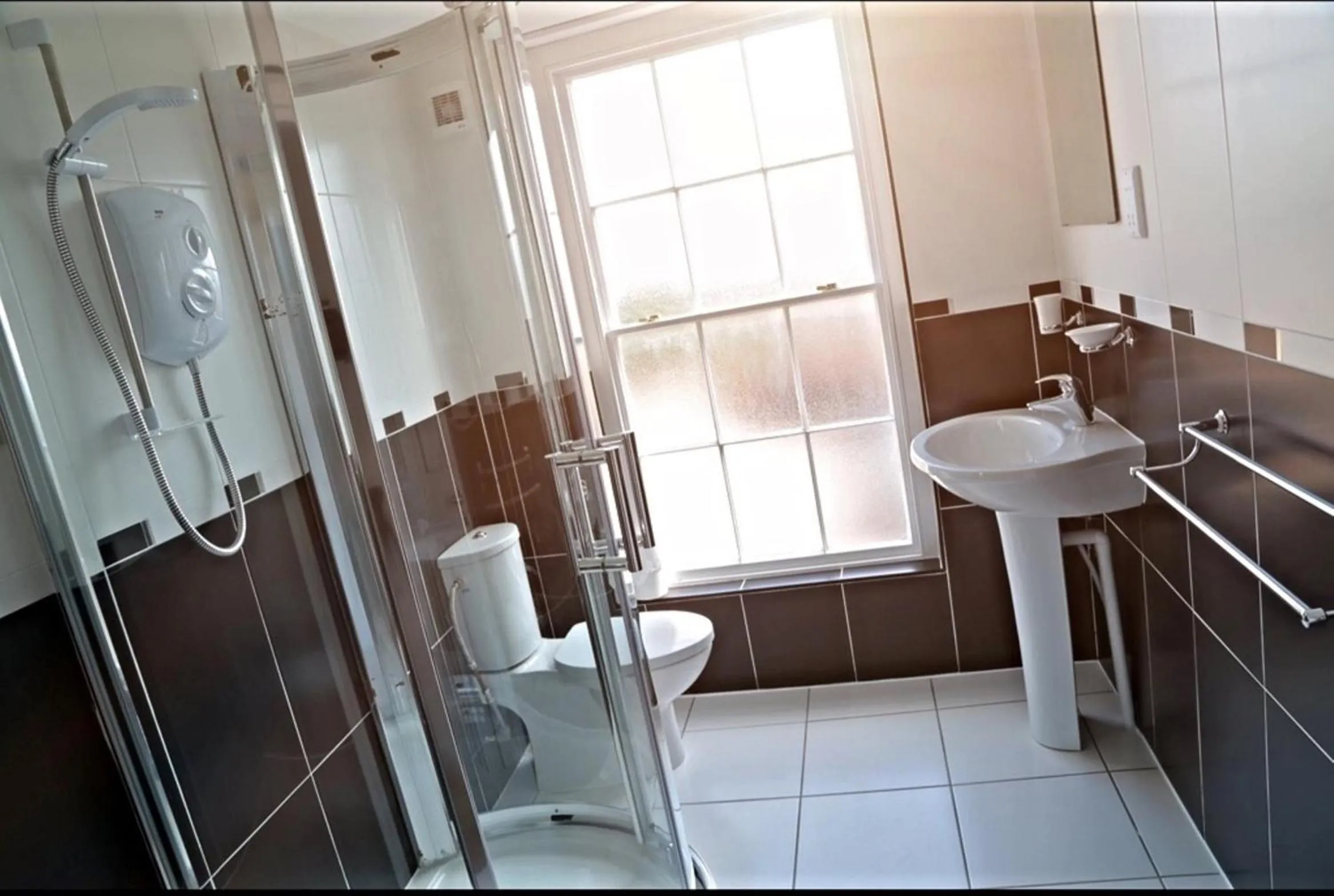 Shower in The Georgian Town House Hotel