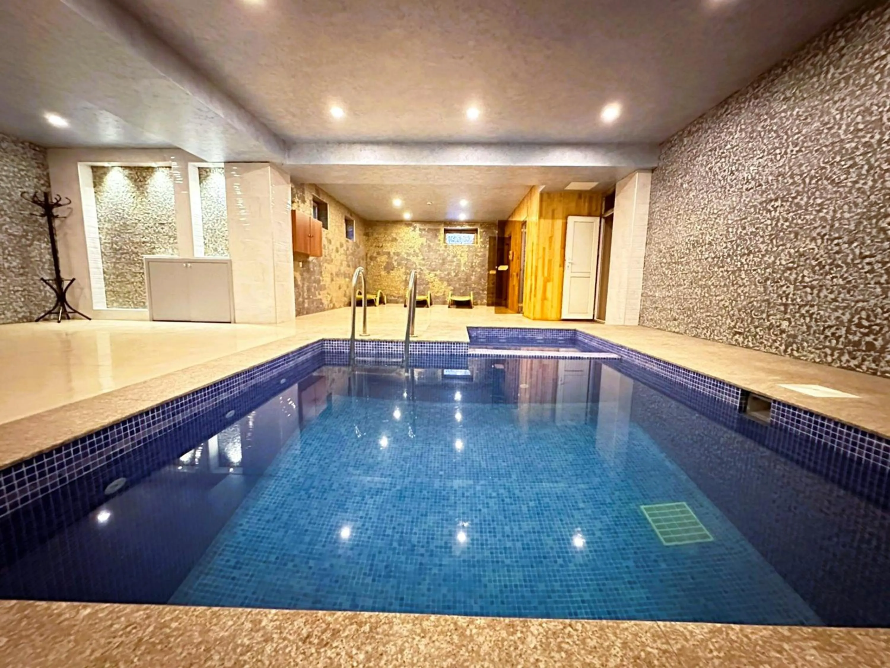 Swimming pool in Family Hotel - Free Massage