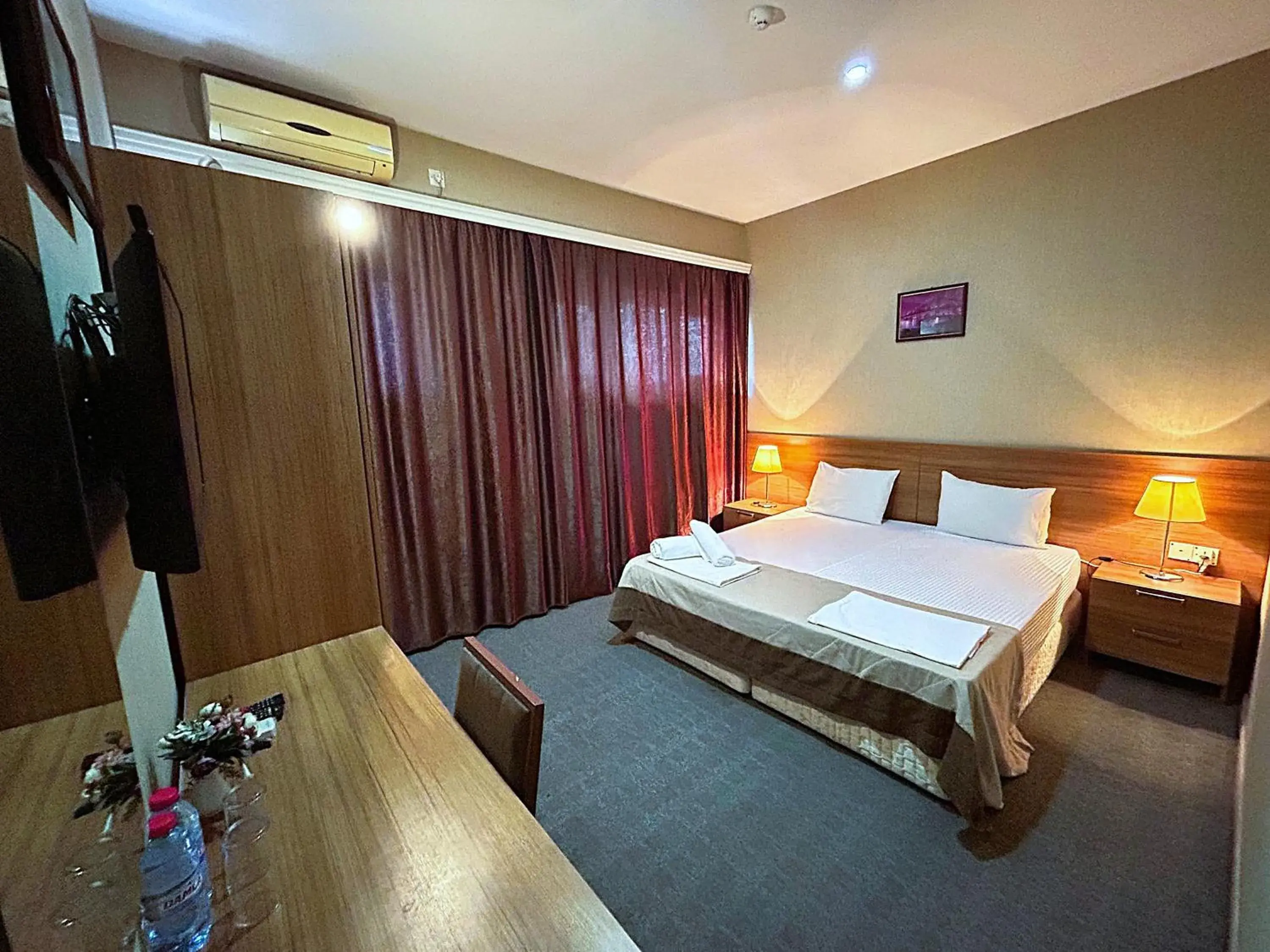 Double or Twin Room with Swimming Pool Access in The Family Hotel Double or Twin Room with Swimming Pool Access in The Family Hotel