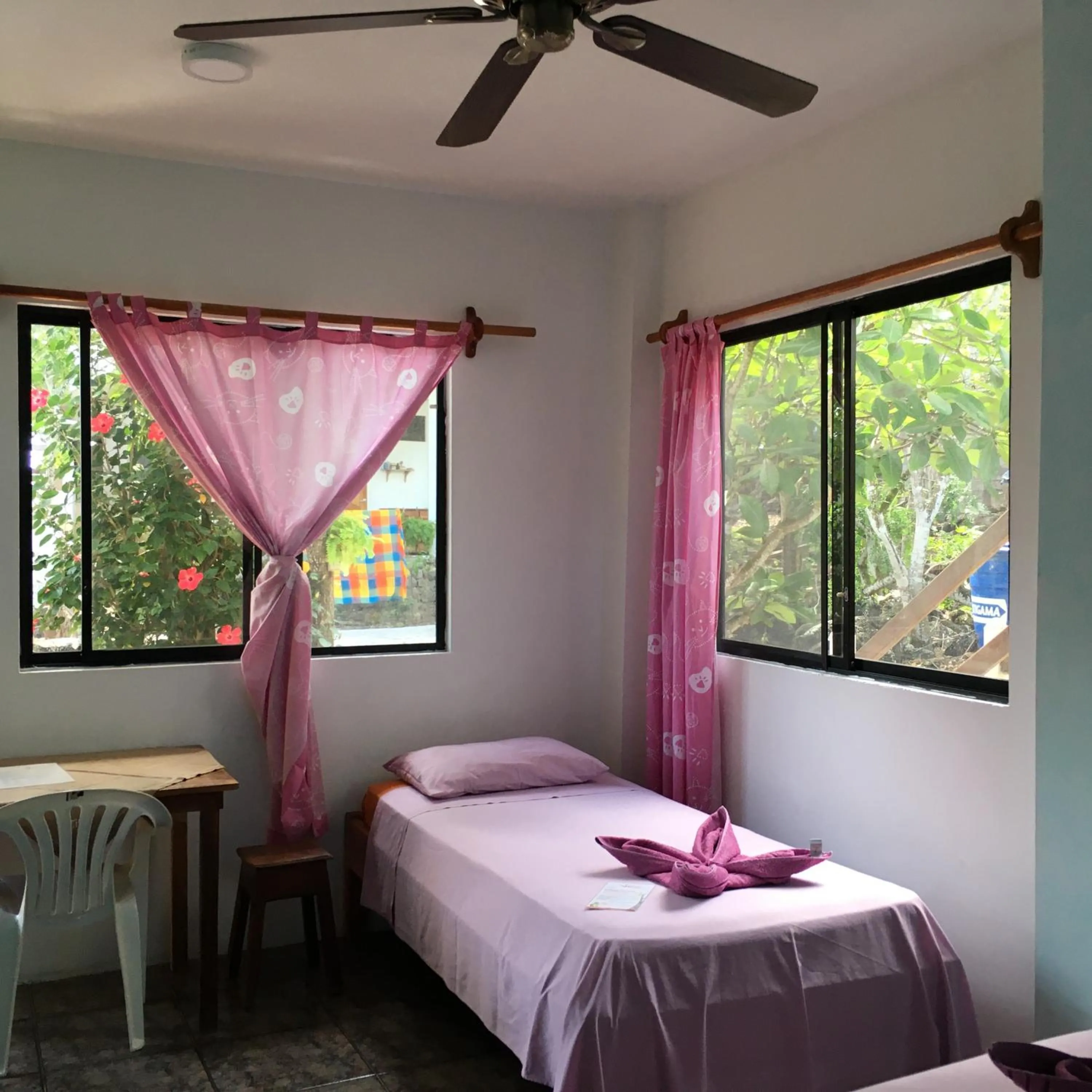 Double or Twin Room with Bathroom in Hostal Suiza